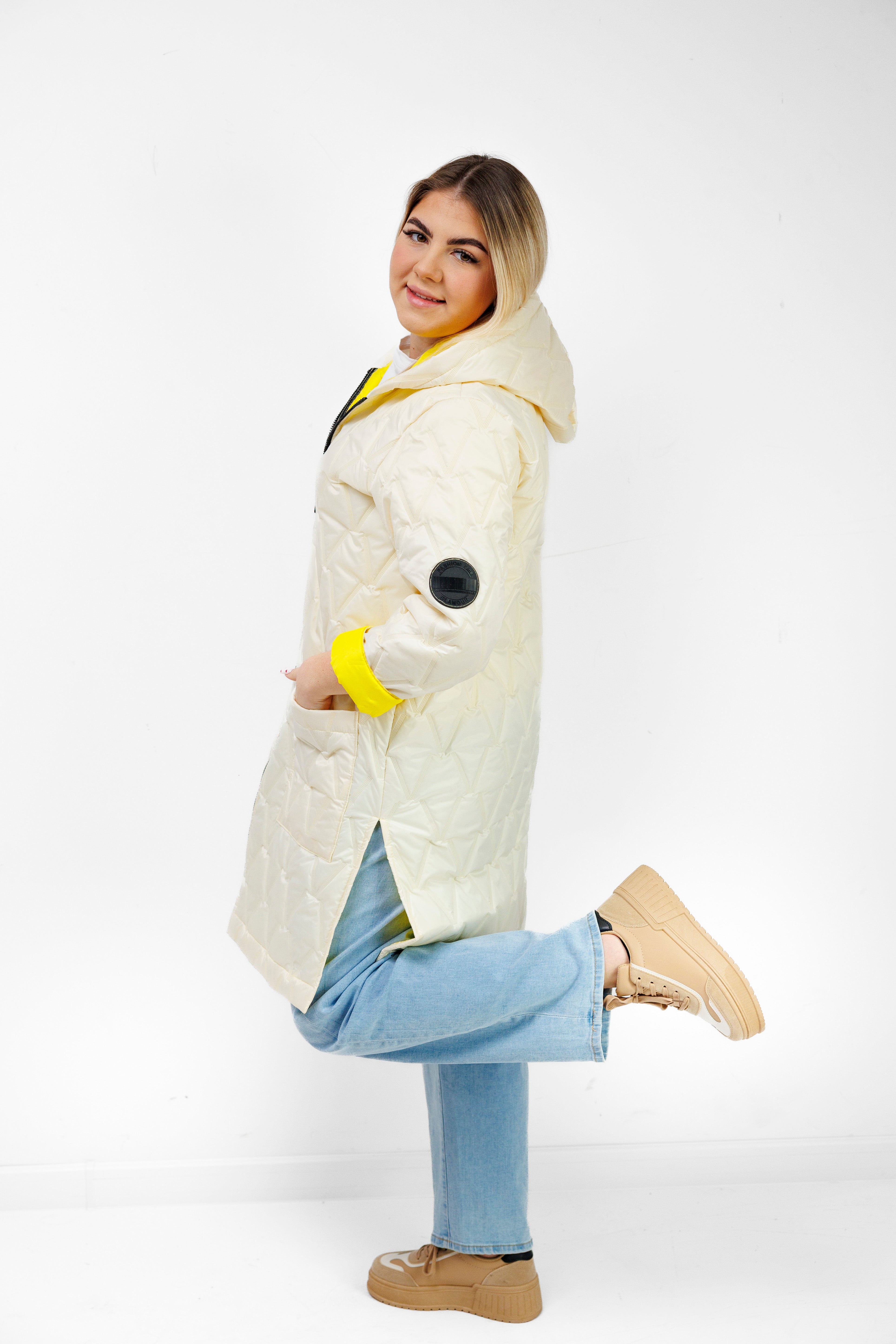 Płaszcz Pikowany Damski z Kapturem i Rozporkami – Polska Produkcja, Duże Rozmiary Żółty