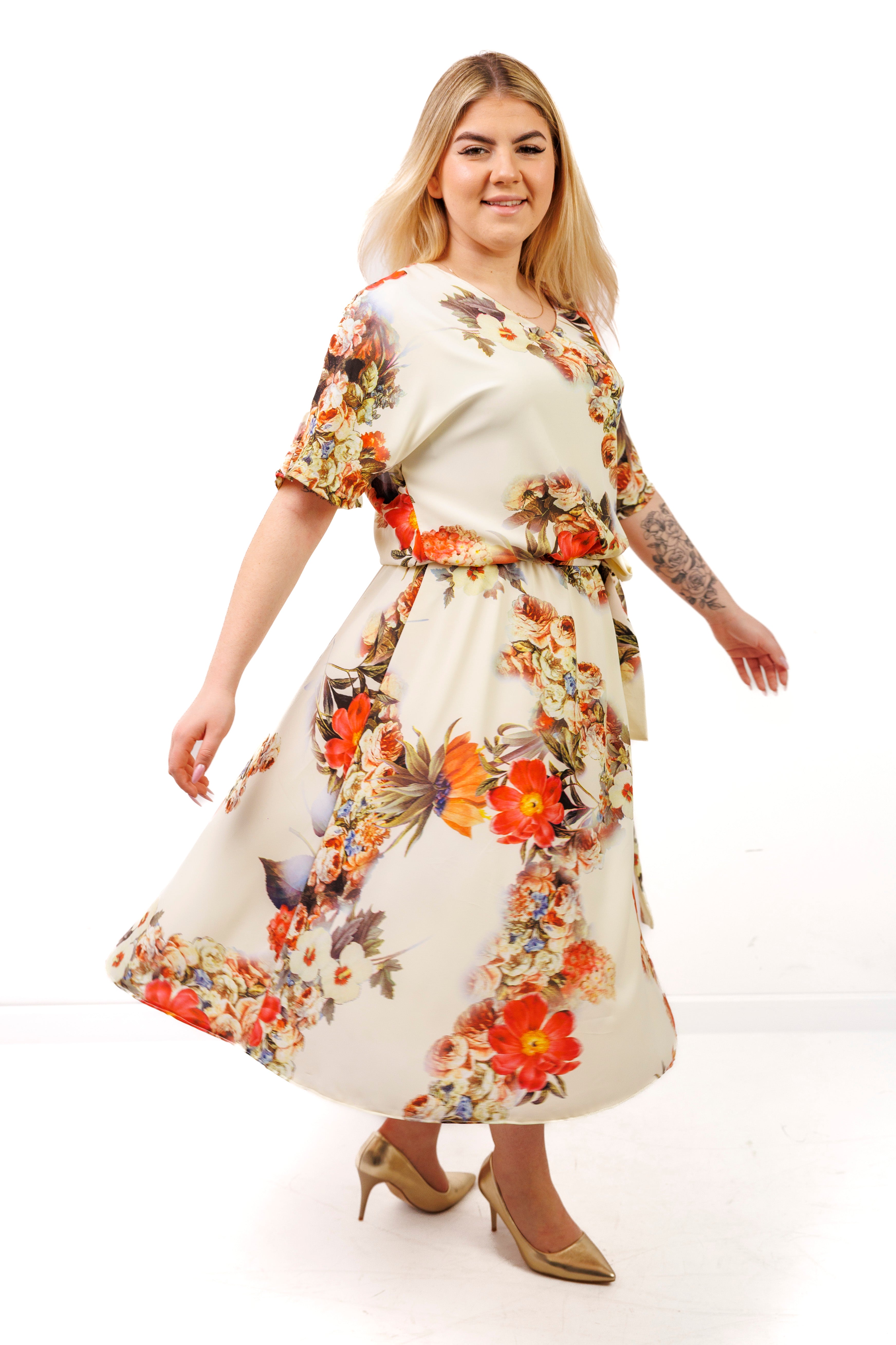 Sukienka jedwabna w kwiaty – duże rozmiary polska produkcja