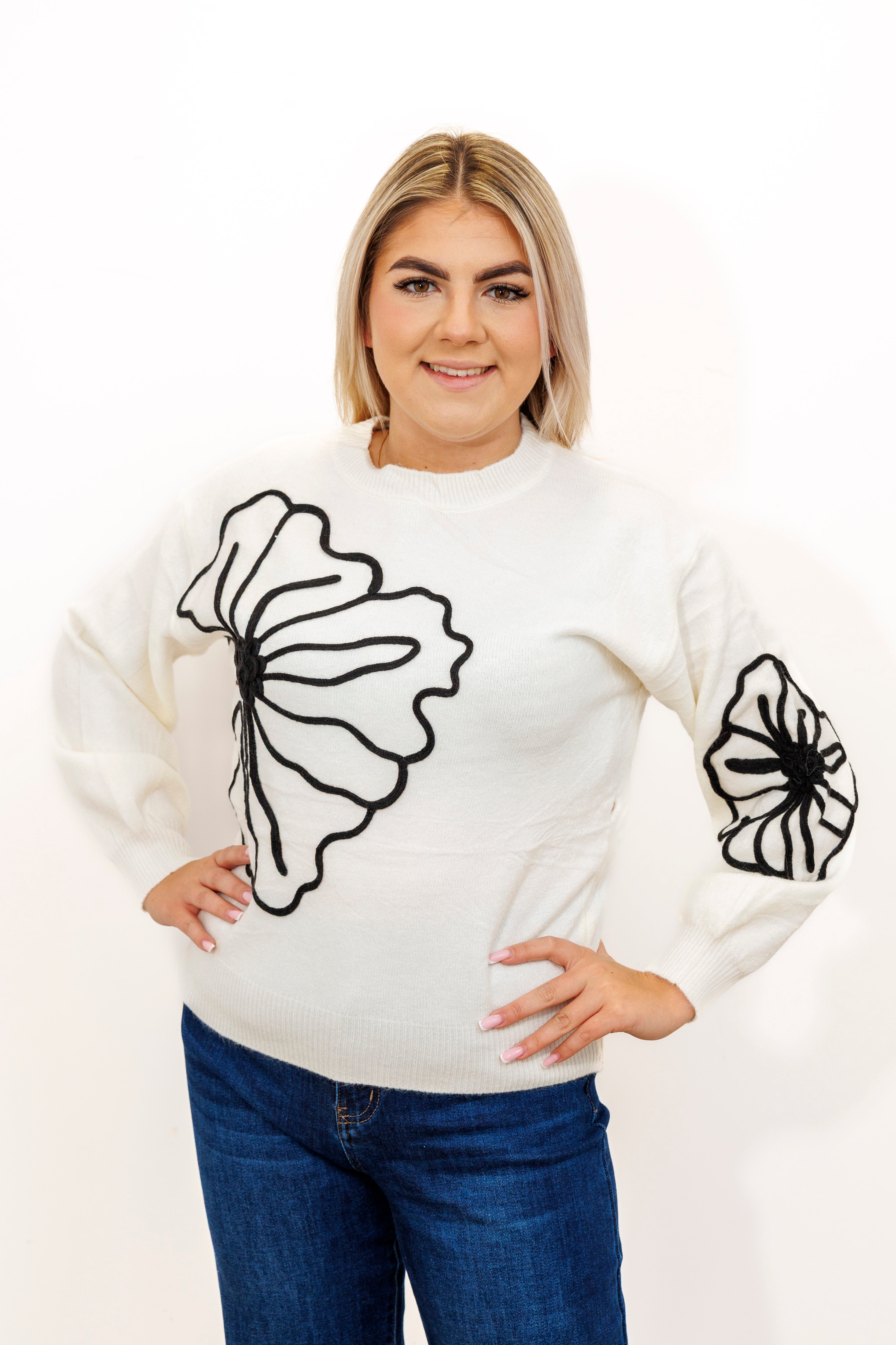 Sweter damski z dekoracyjnymi kwiatami Krem