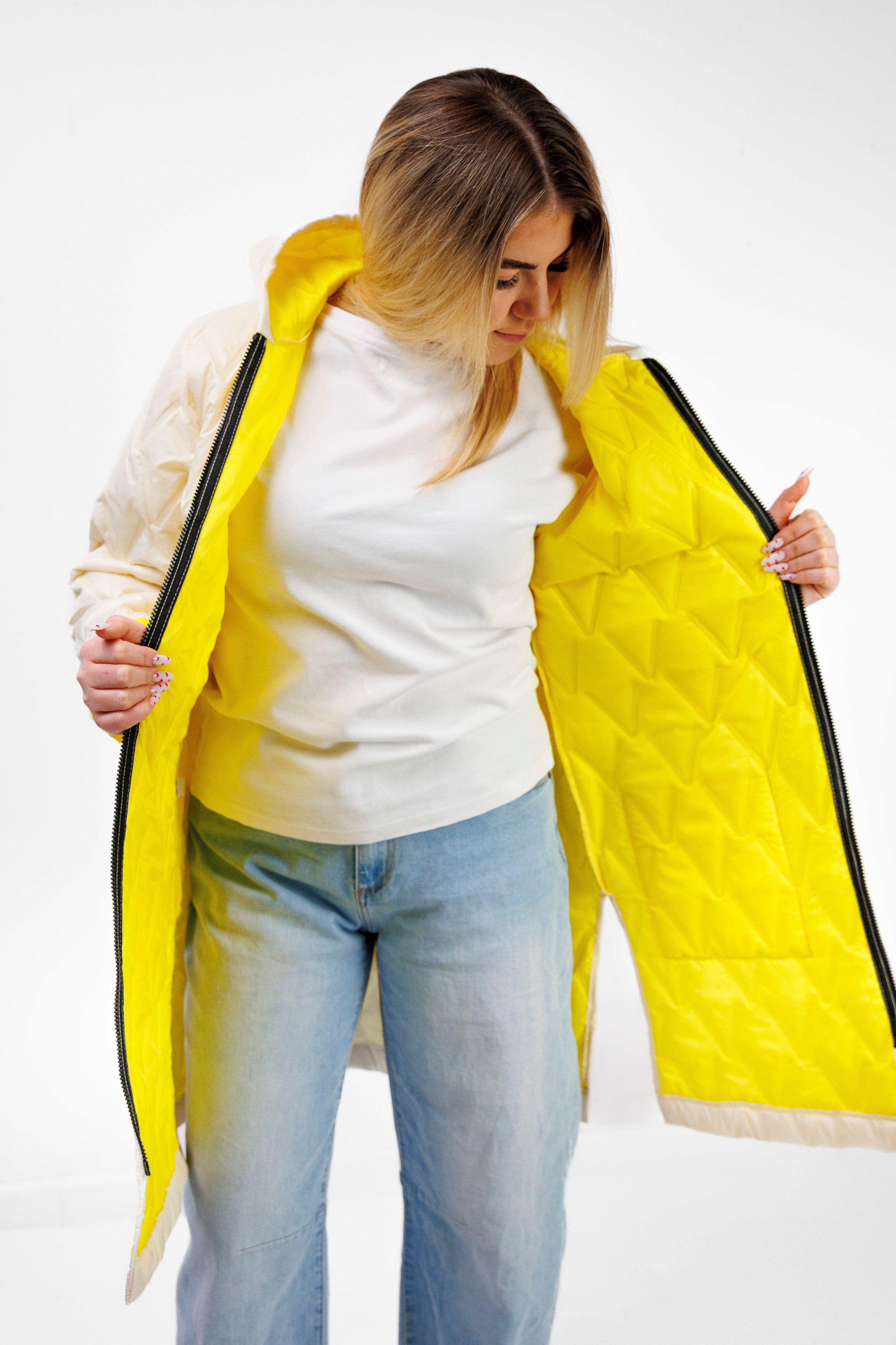 Płaszcz Pikowany Damski z Kapturem i Rozporkami – Polska Produkcja, Duże Rozmiary Żółty