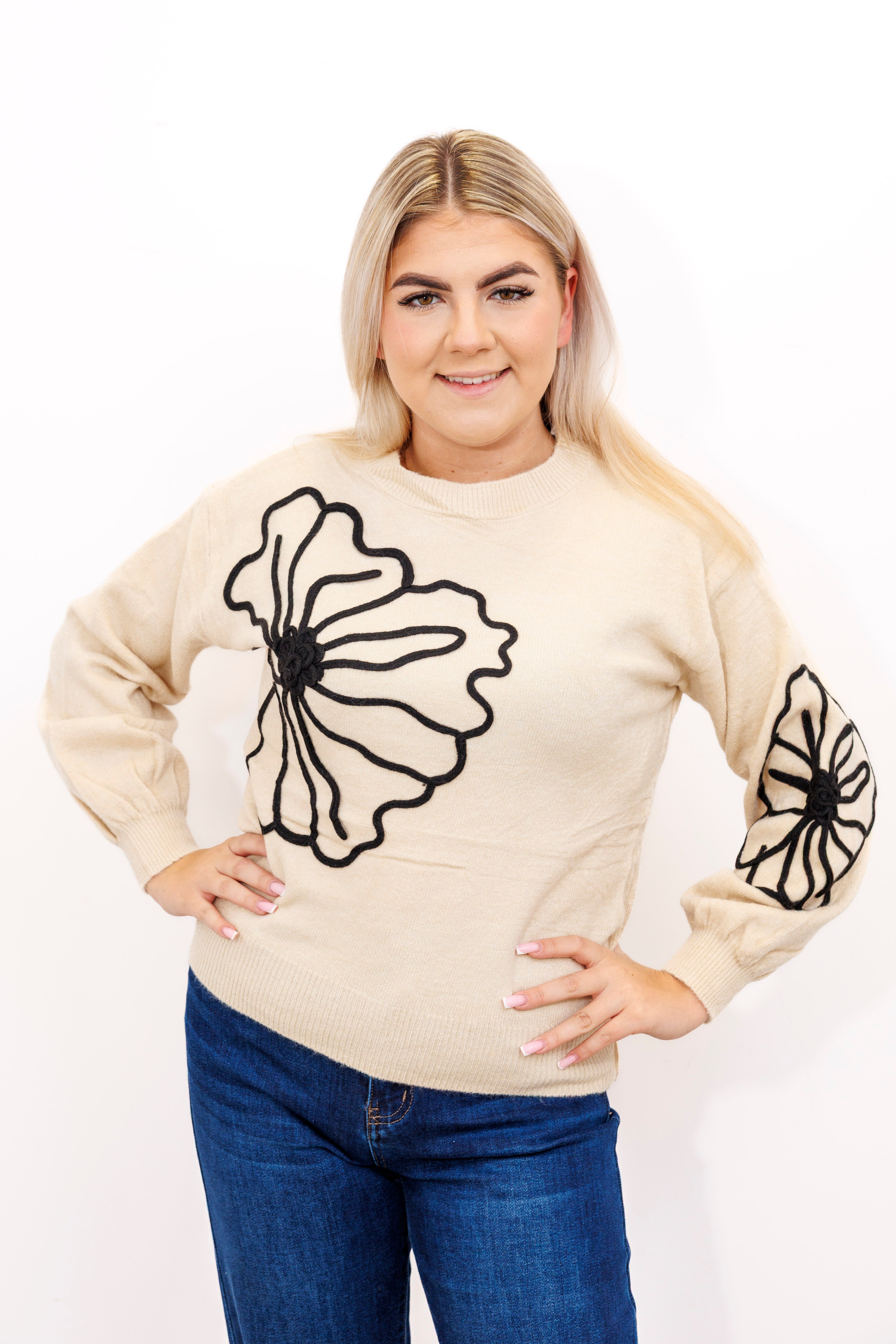 Sweter damski z dekoracyjnymi kwiatami Jasny Beż