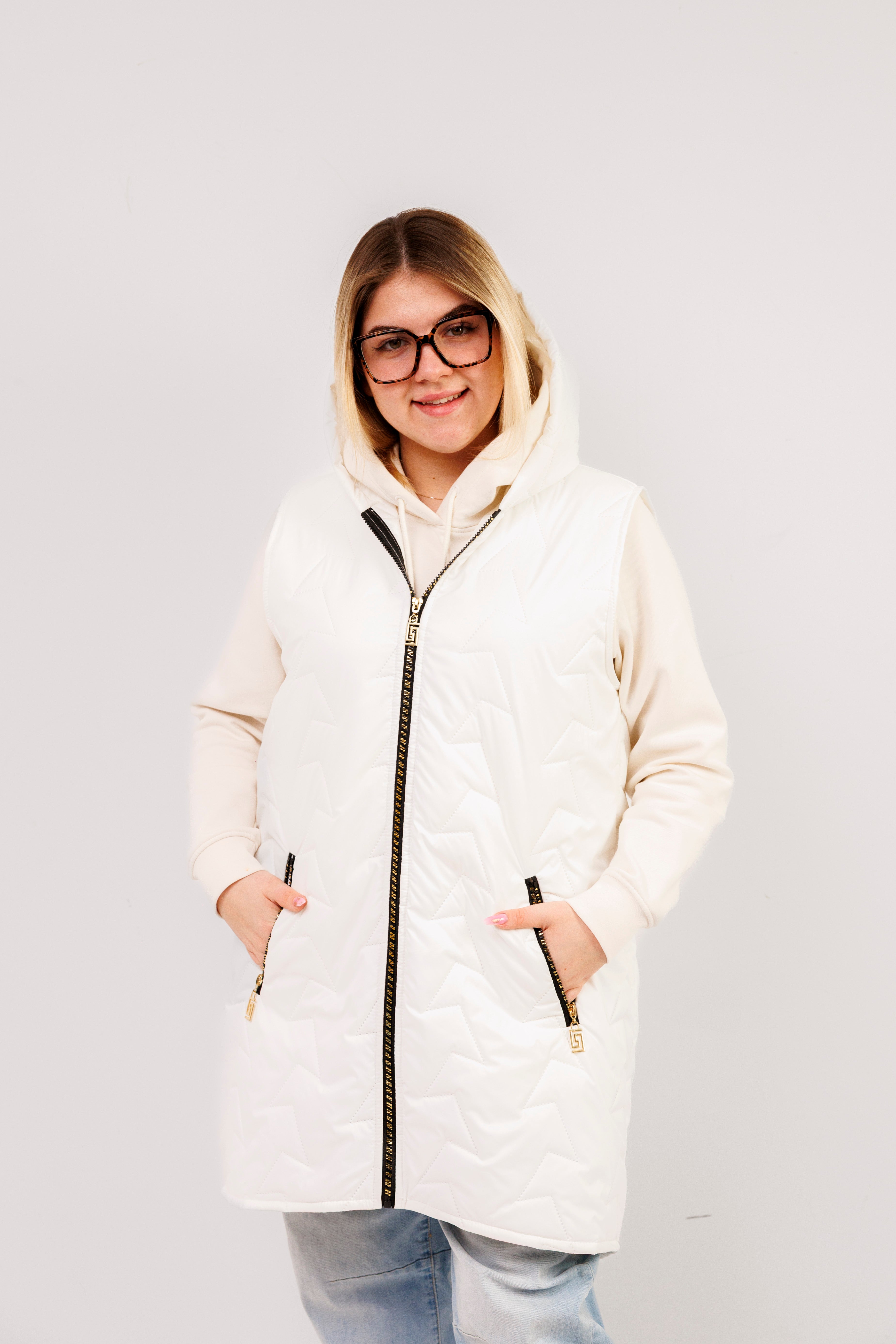 Kamizelka damska plus size pikowana z kapturem polska produkcja Biały