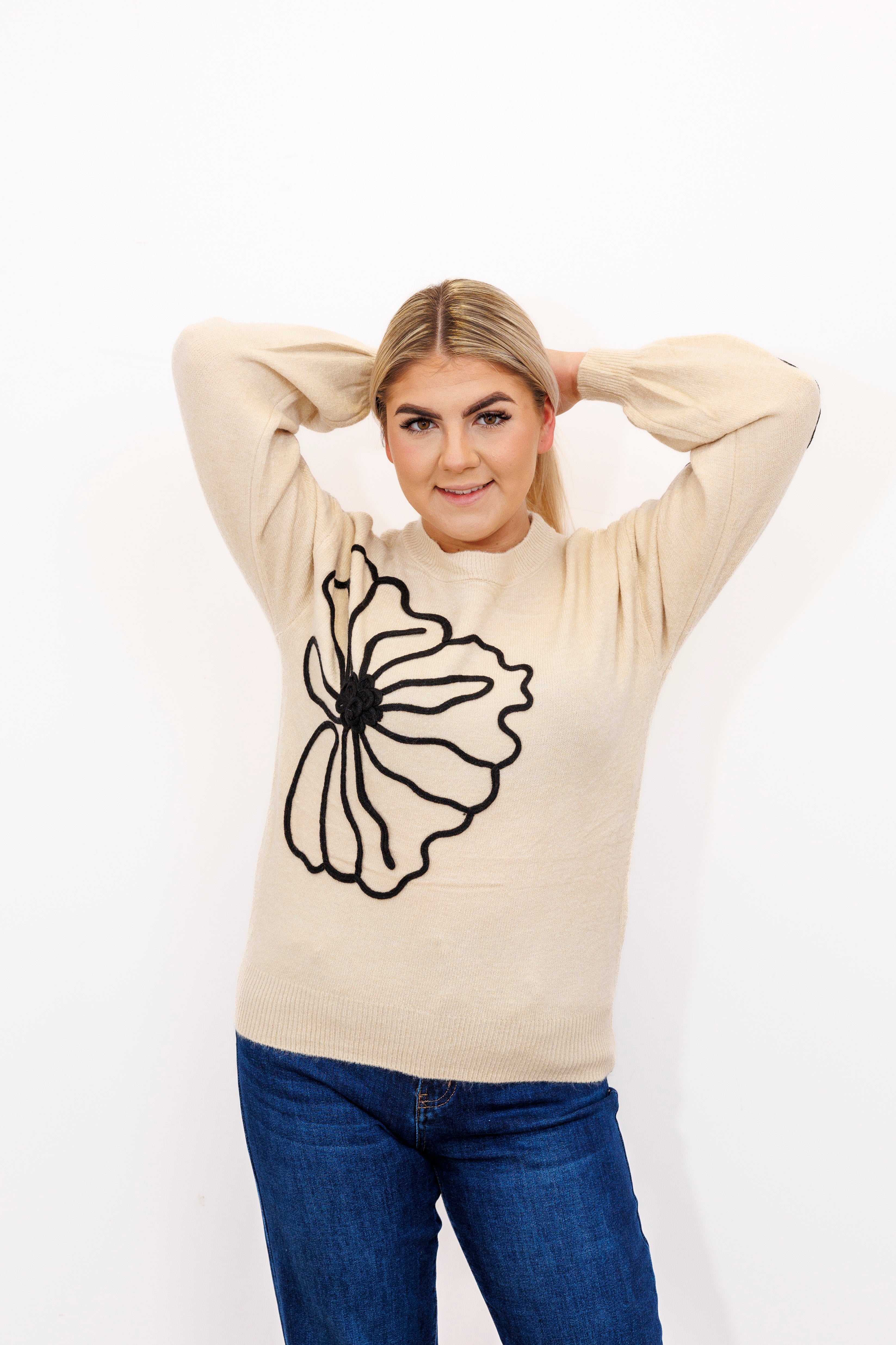 Sweter damski z dekoracyjnymi kwiatami Jasny Beż