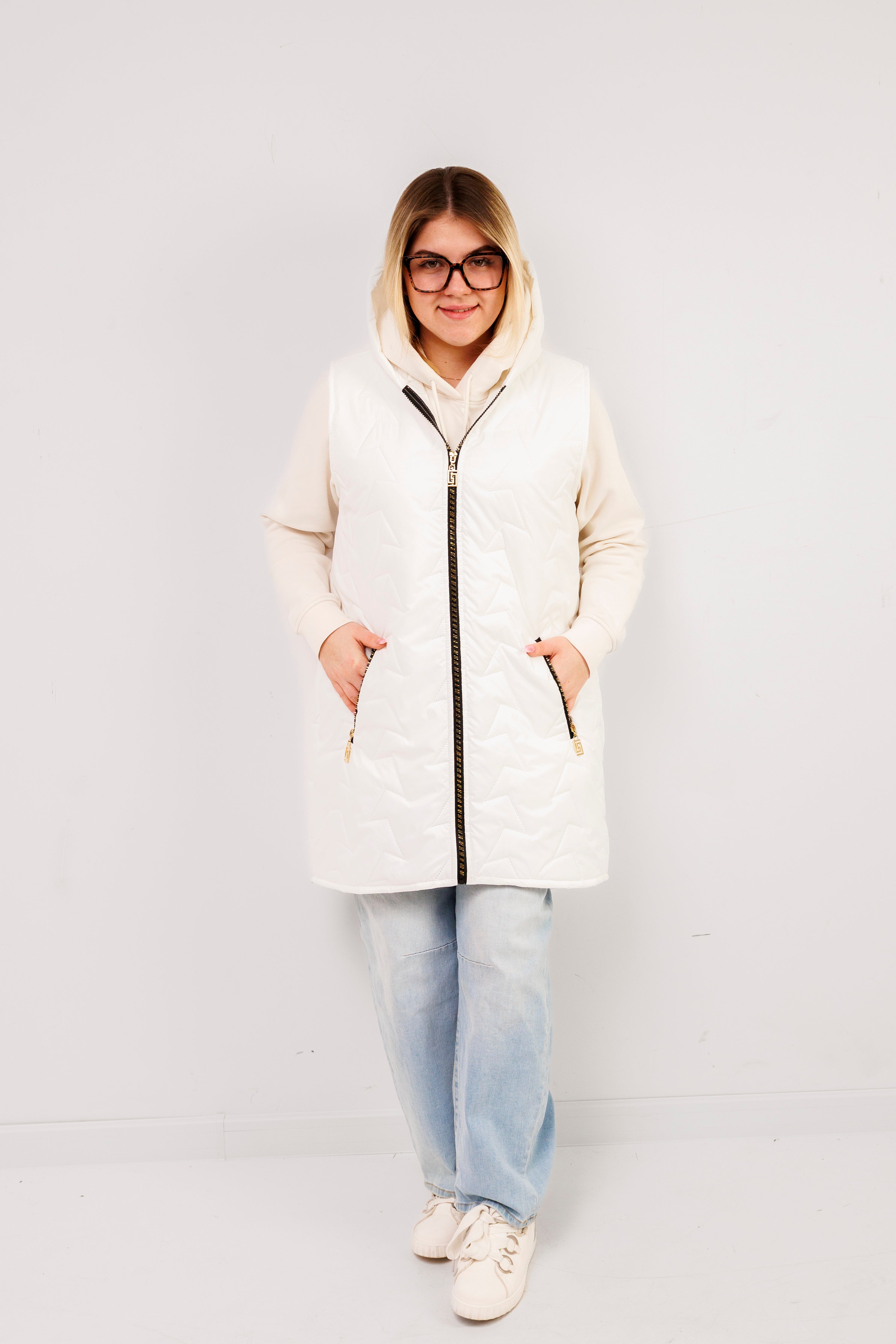 Kamizelka damska plus size pikowana z kapturem polska produkcja Biały