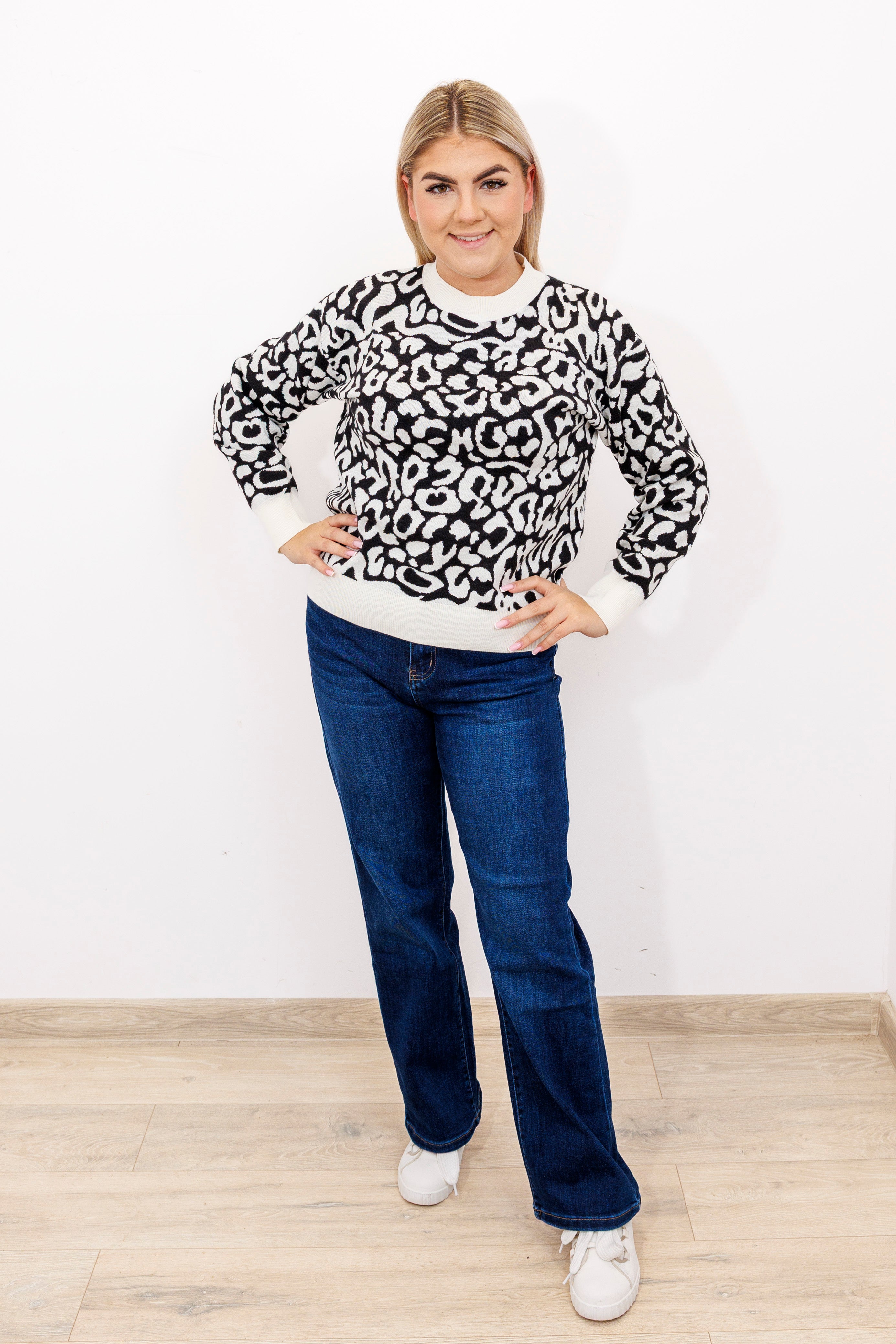 Sweter damski z motywem panterki Wzór 1