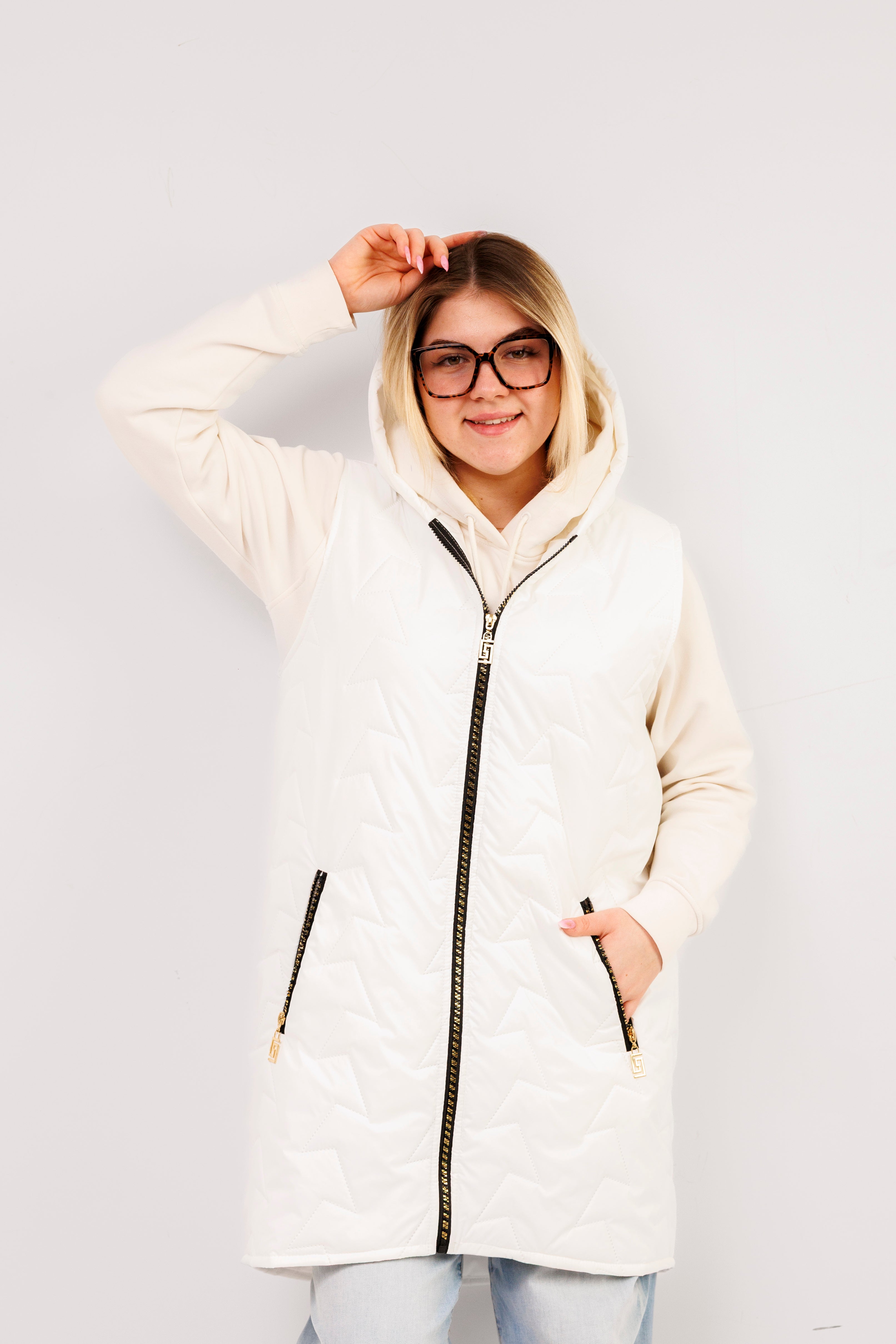 Kamizelka damska plus size pikowana z kapturem polska produkcja Biały
