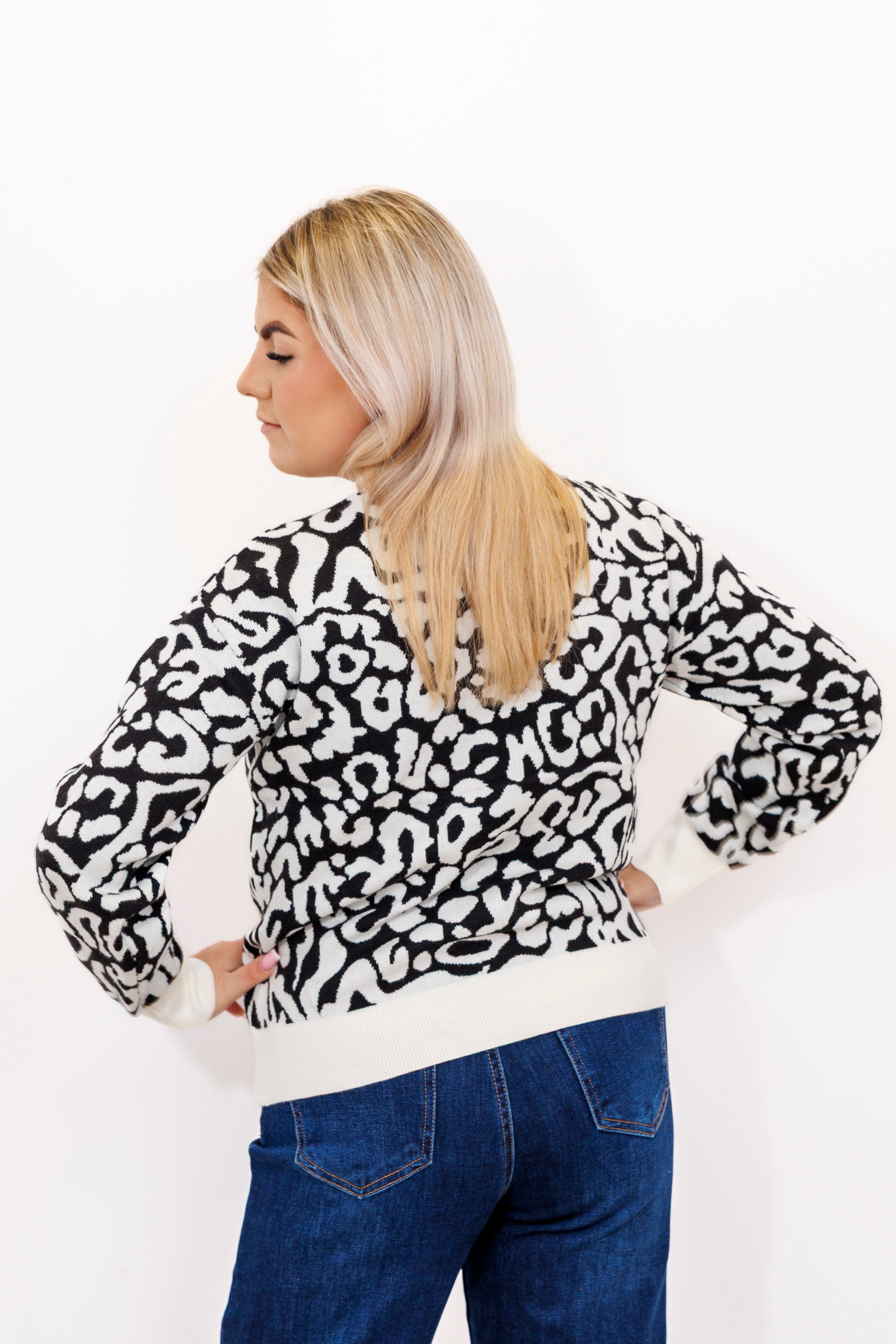 Sweter damski z motywem panterki Wzór 1
