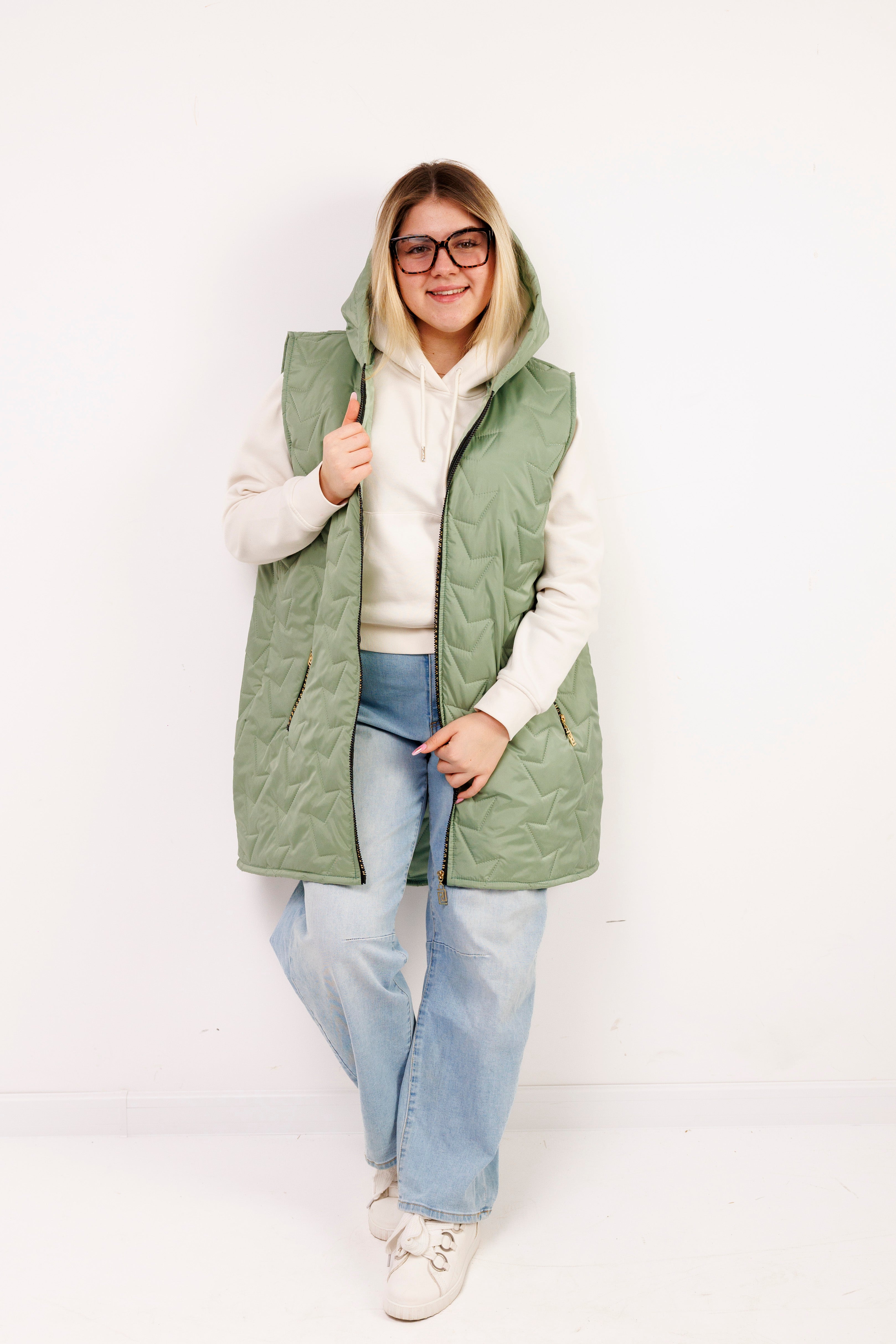 Kamizelka damska plus size pikowana z kapturem polska produkcja Szałwia