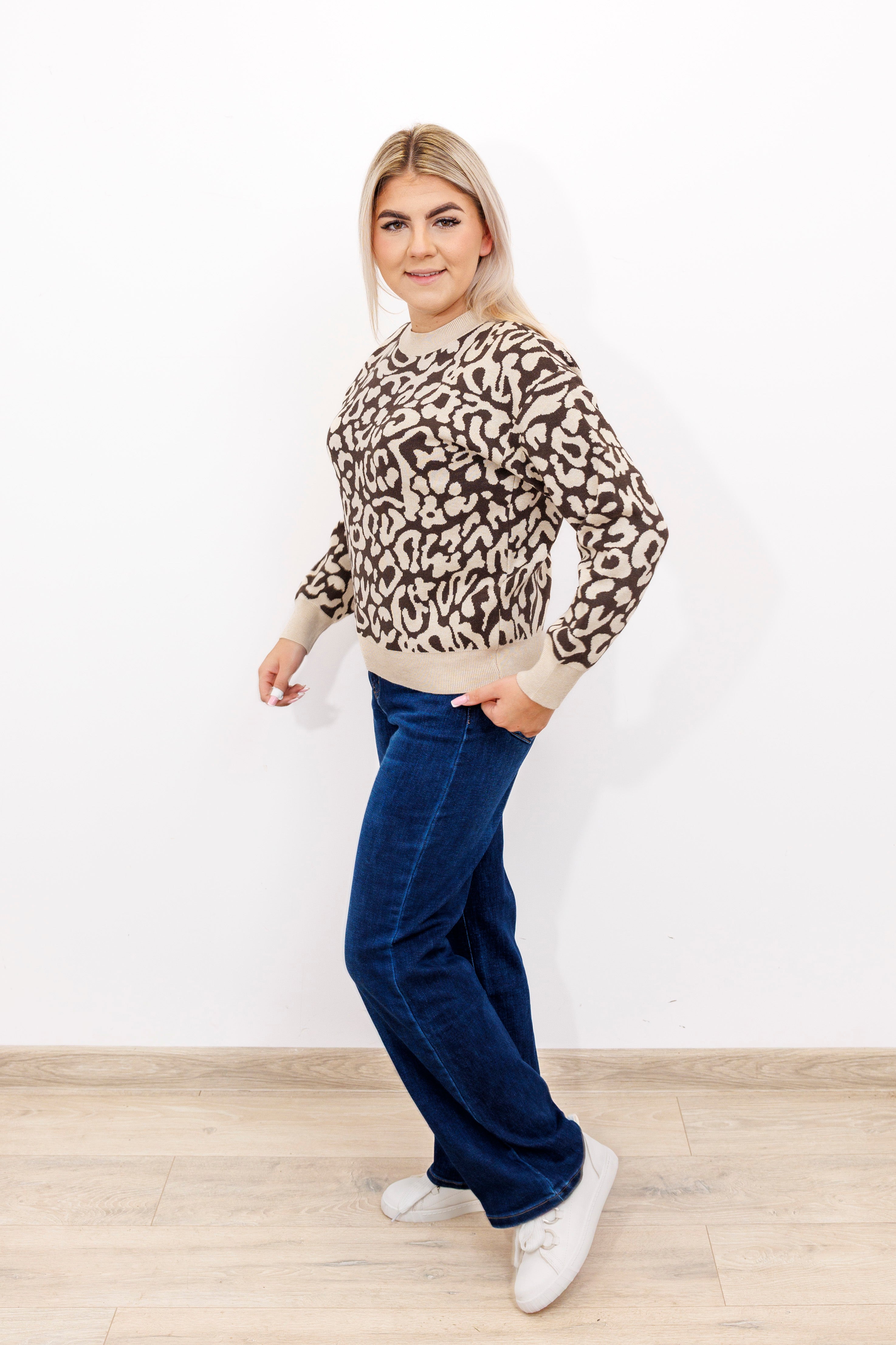 Sweter damski z motywem panterki Wzór 3