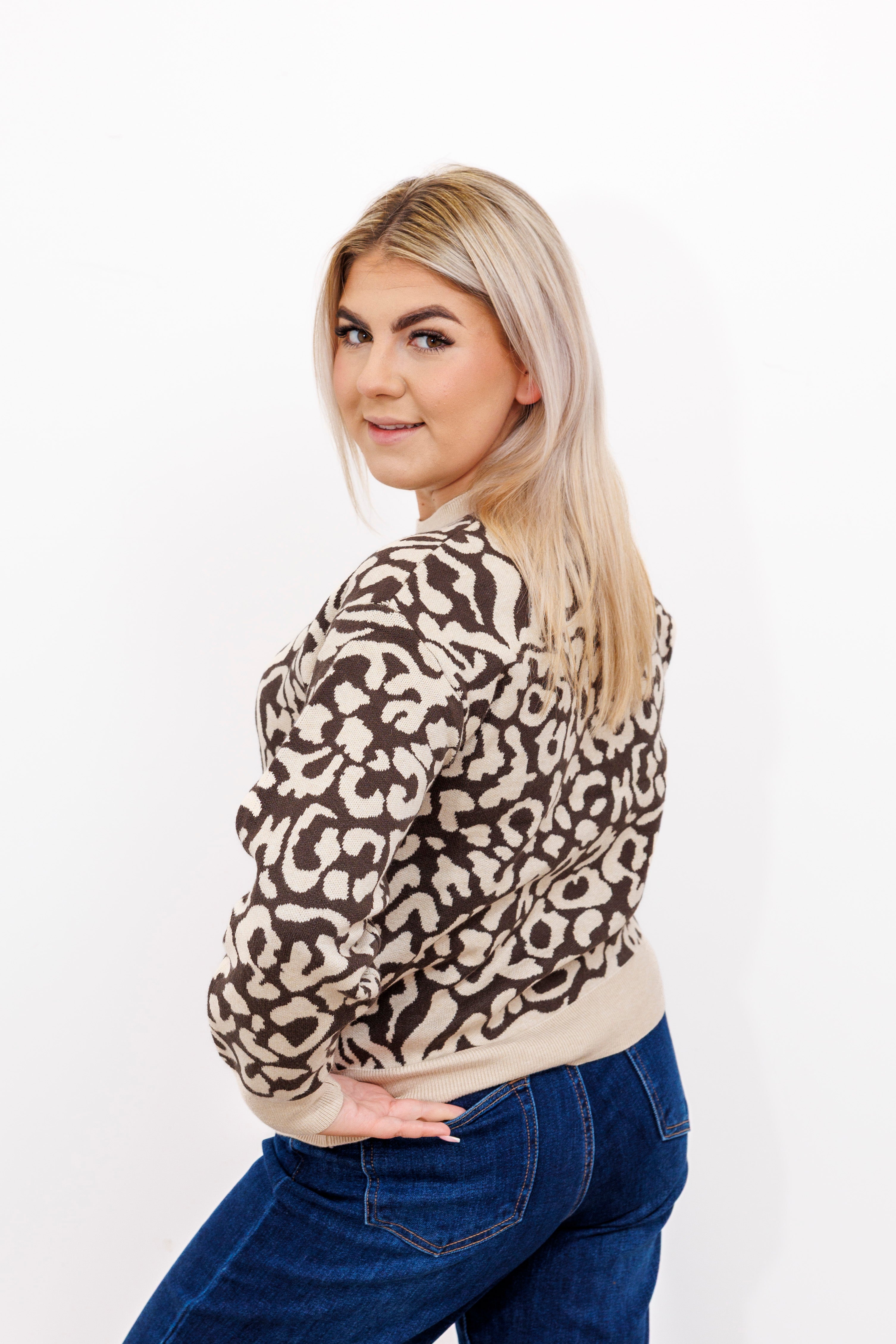 Sweter damski z motywem panterki Wzór 3