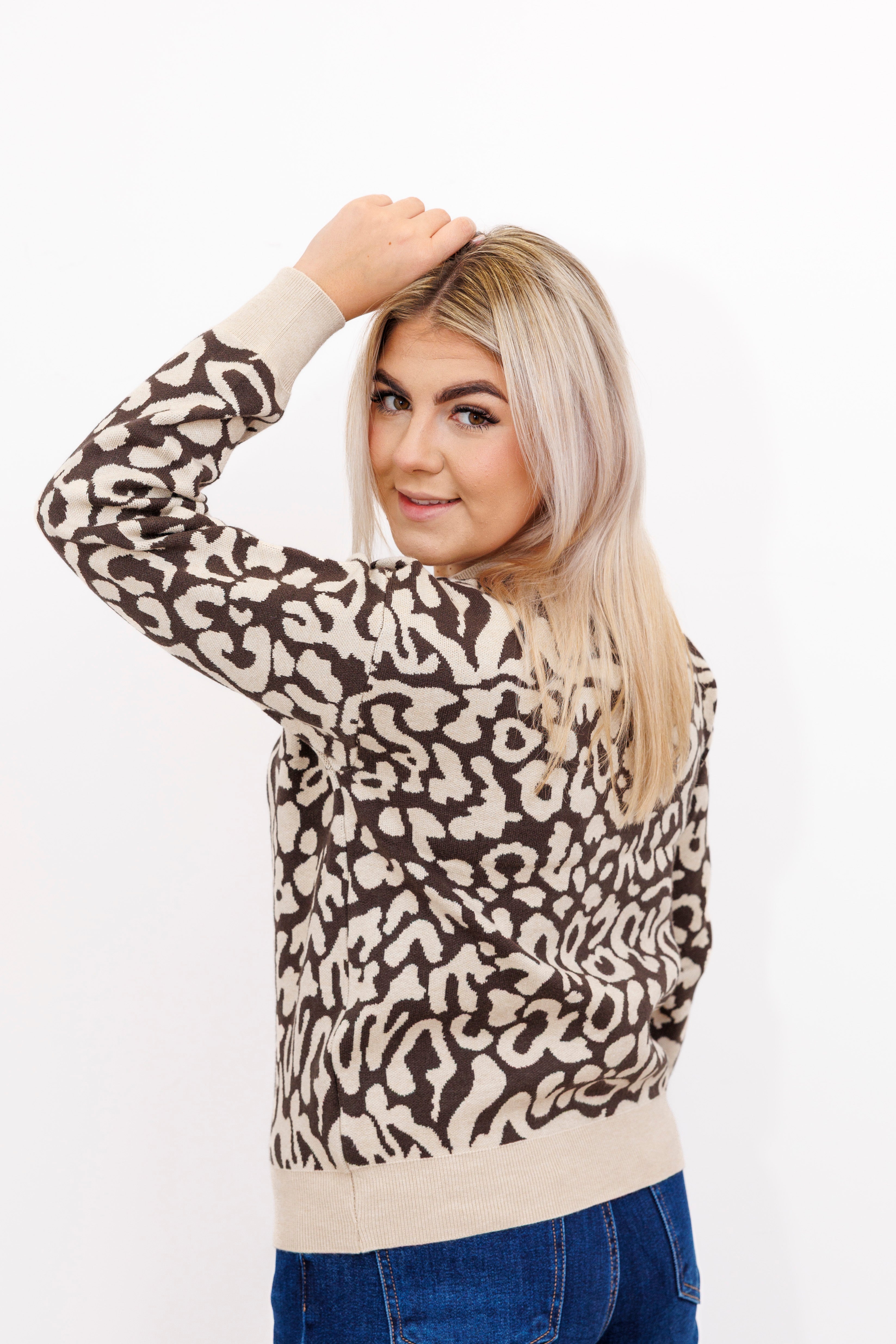 Sweter damski z motywem panterki Wzór 3