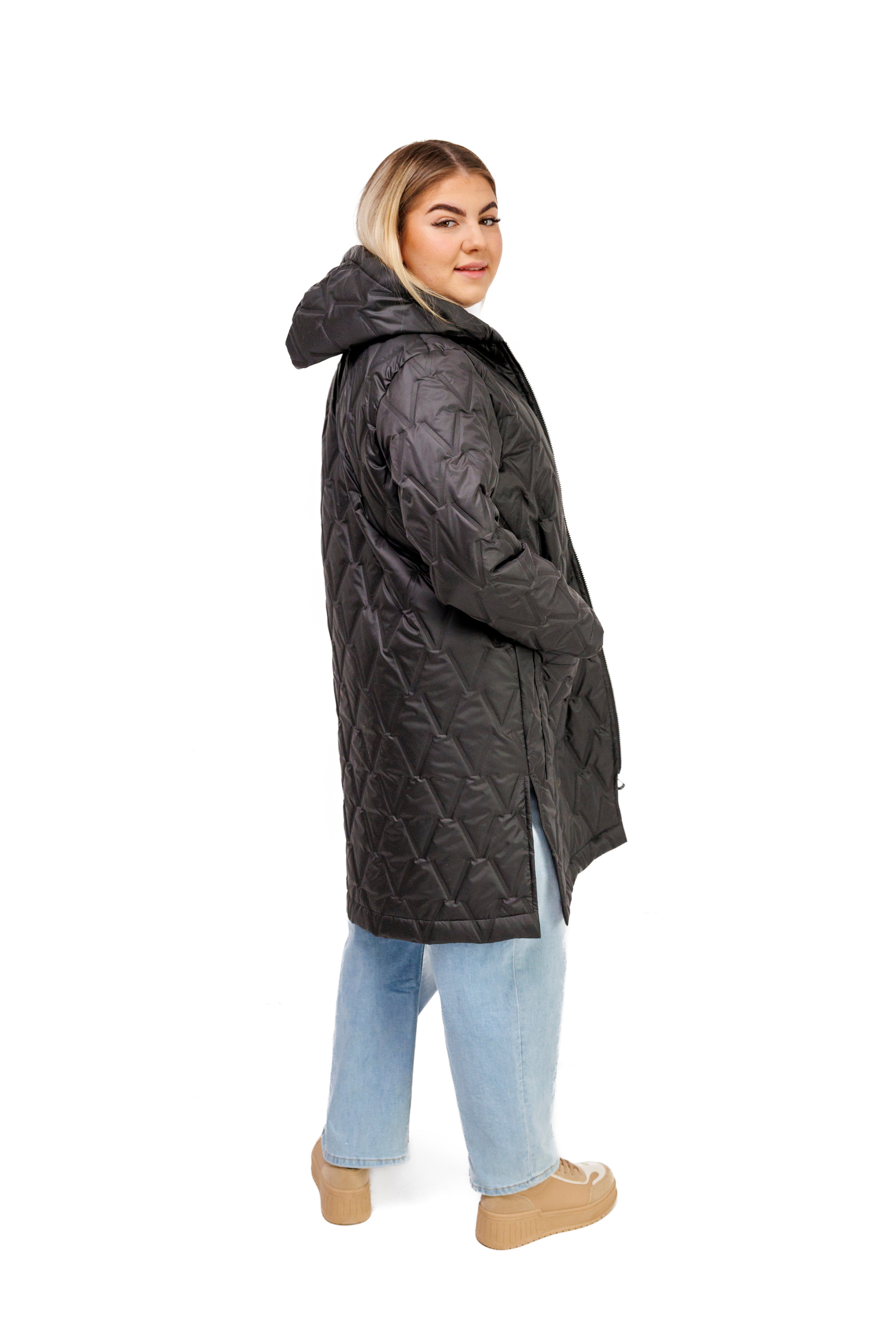 Płaszcz Pikowany Damski z Kapturem i Rozporkami – Polska Produkcja, Duże Rozmiary Czarny