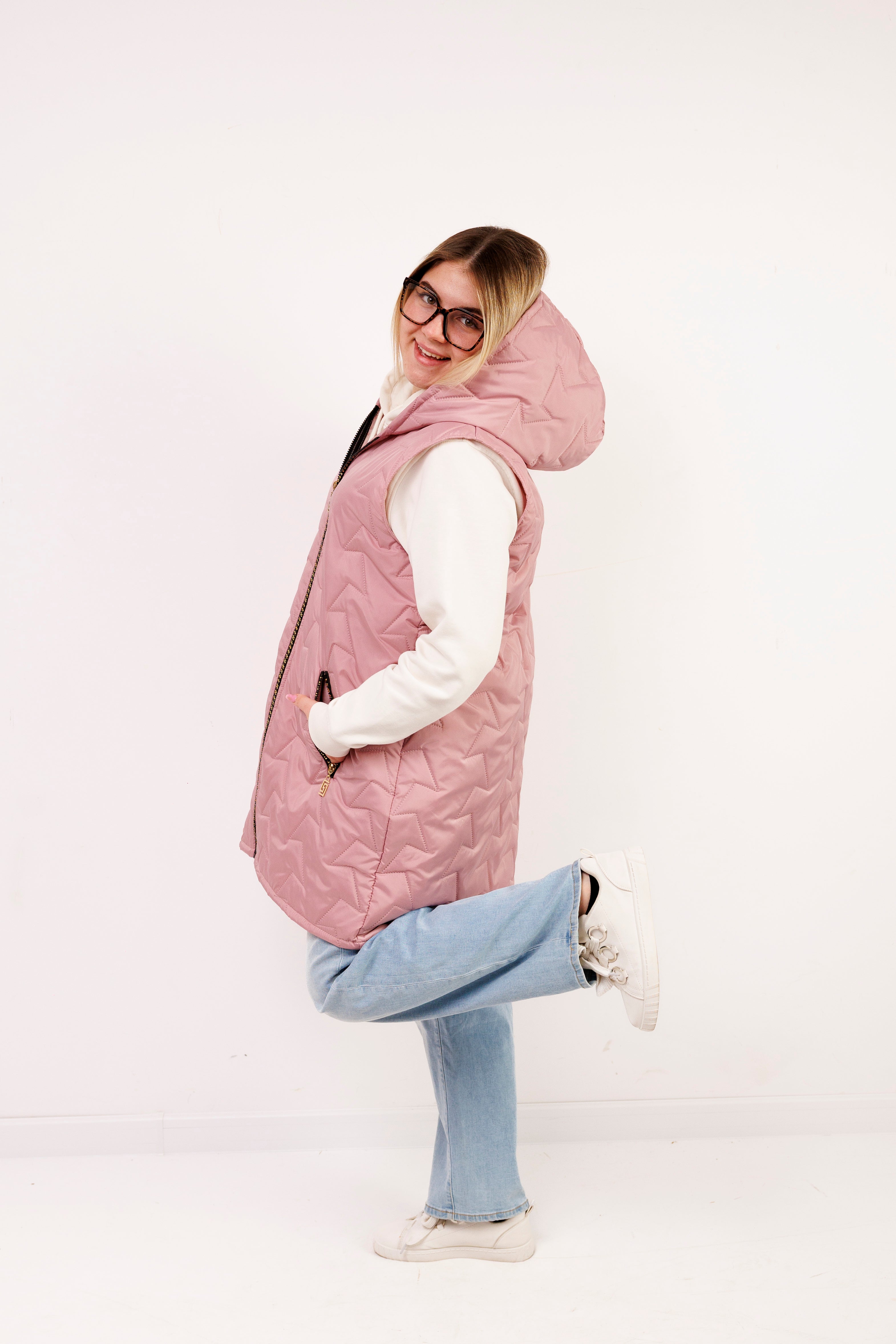 Kamizelka damska plus size pikowana z kapturem polska produkcja Brudny róż