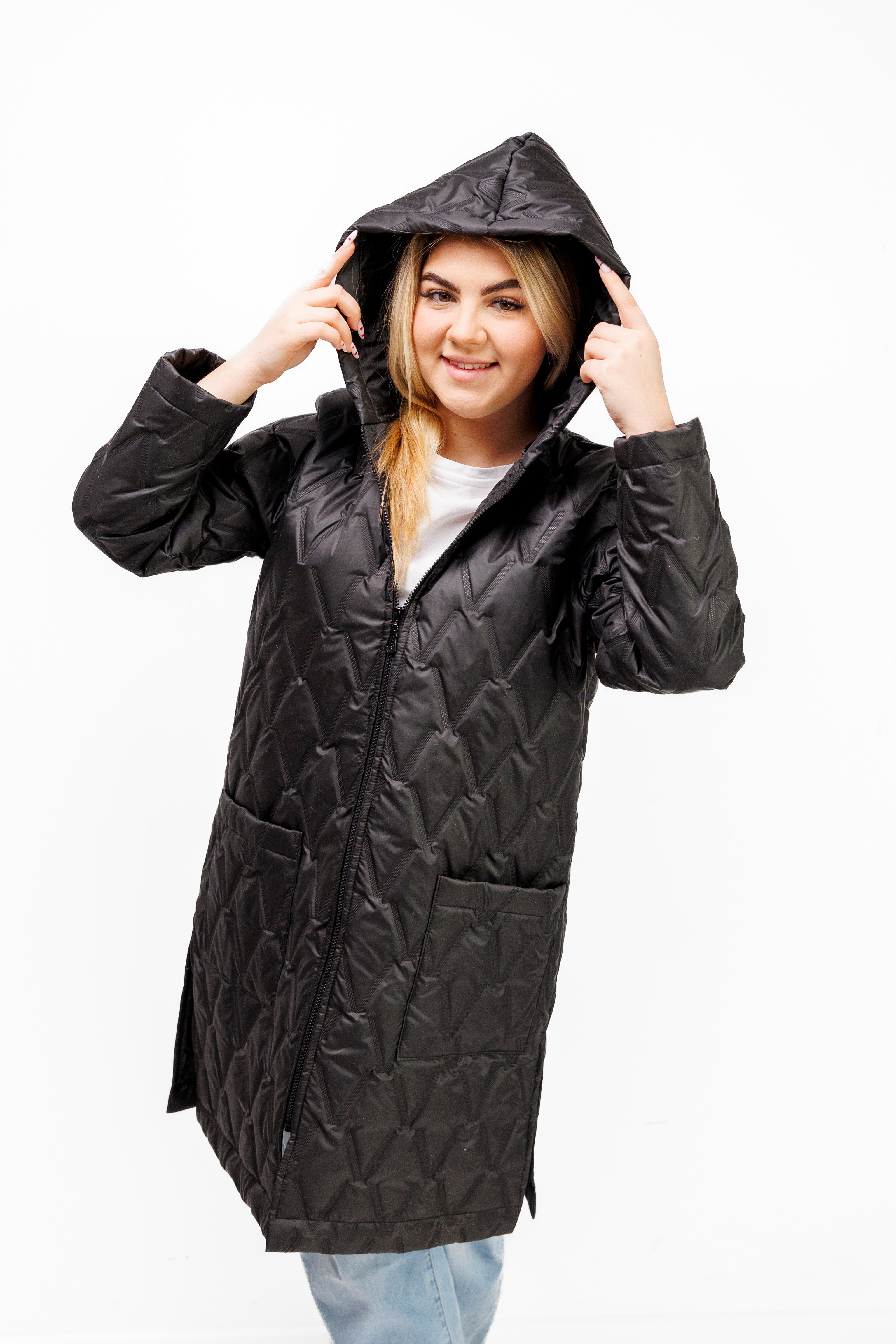 Płaszcz Pikowany Damski z Kapturem i Rozporkami – Polska Produkcja, Duże Rozmiary Czarny