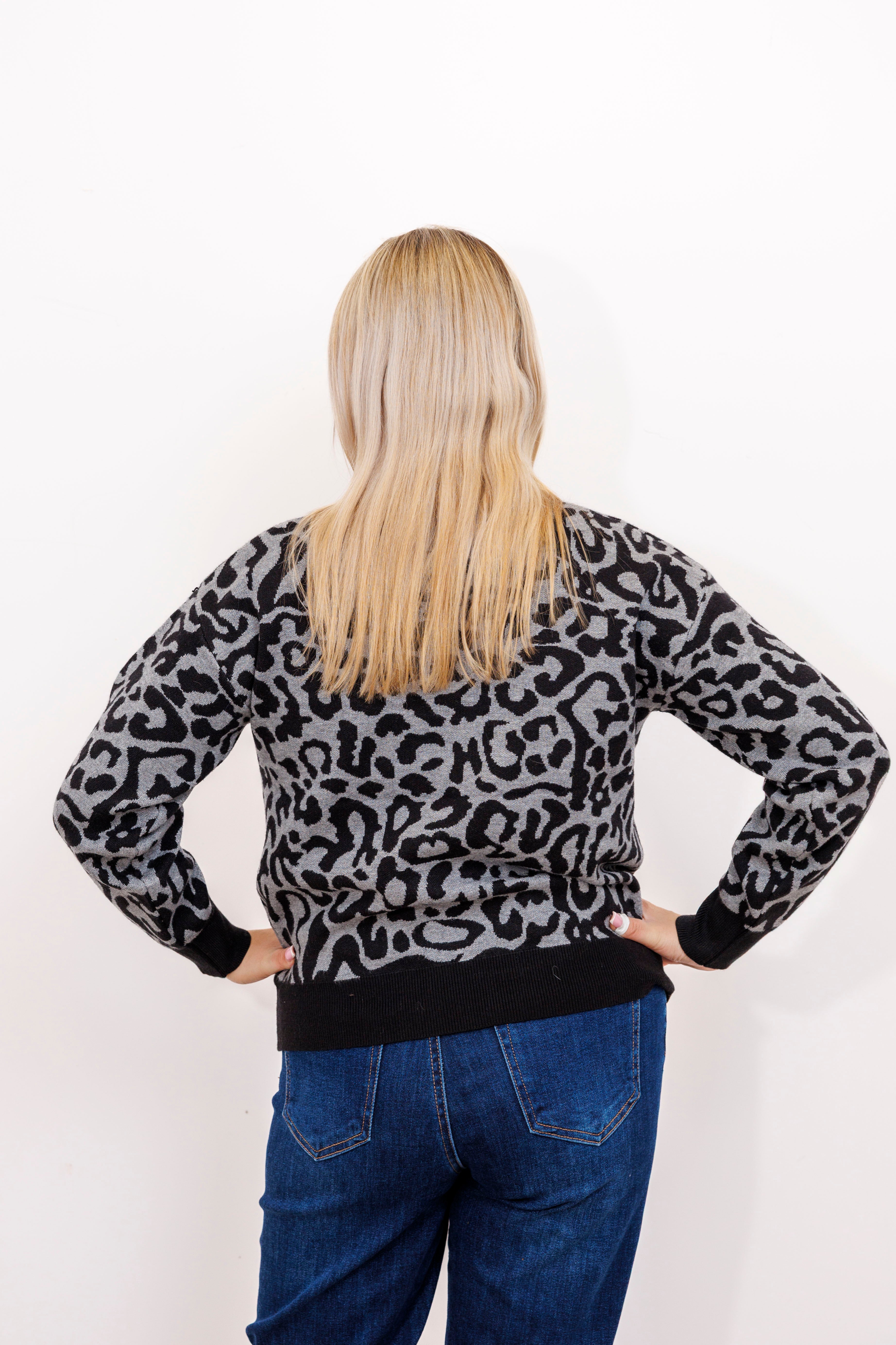 Sweter damski z motywem panterki Wzór 5