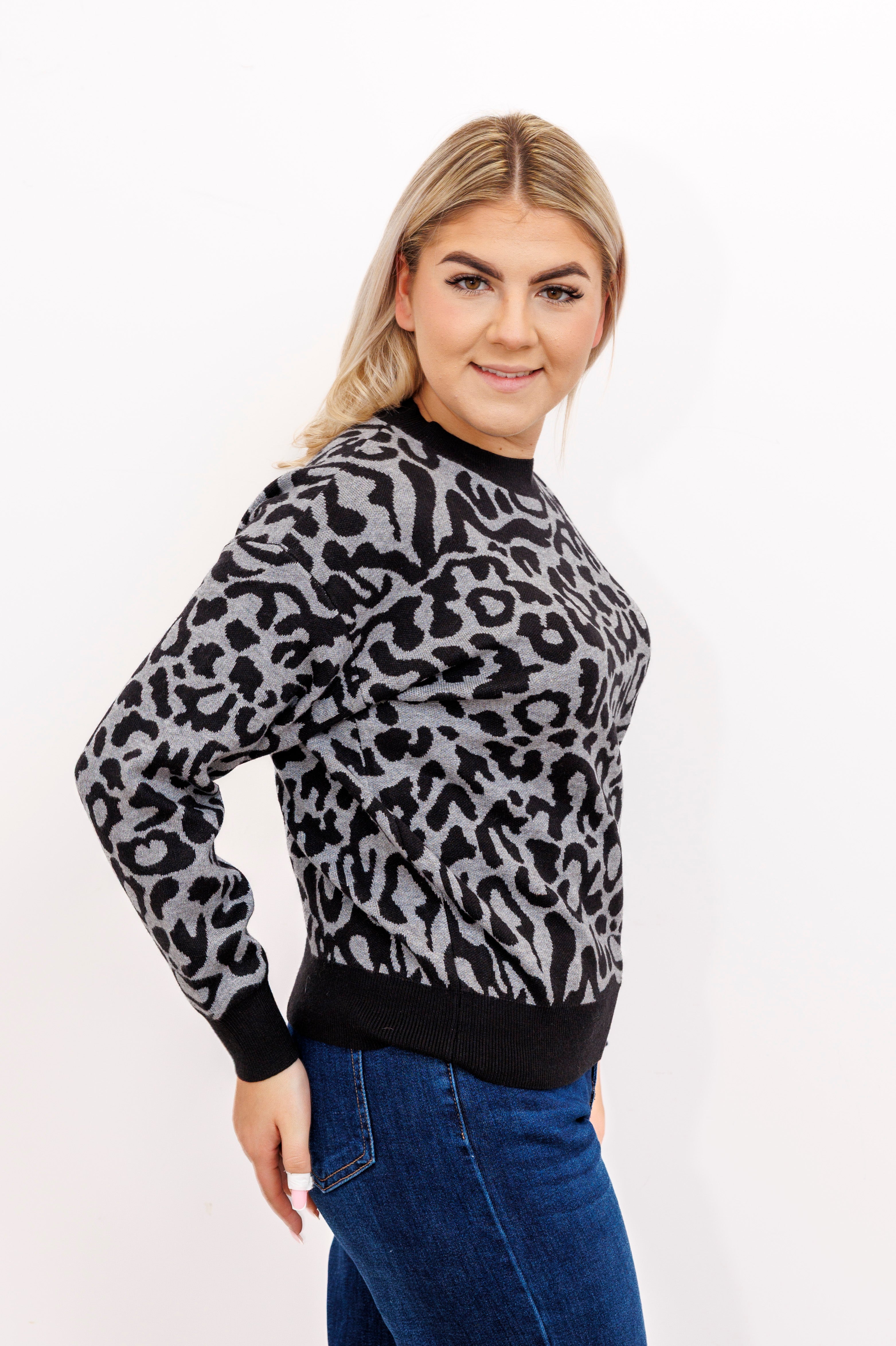 Sweter damski z motywem panterki Wzór 5