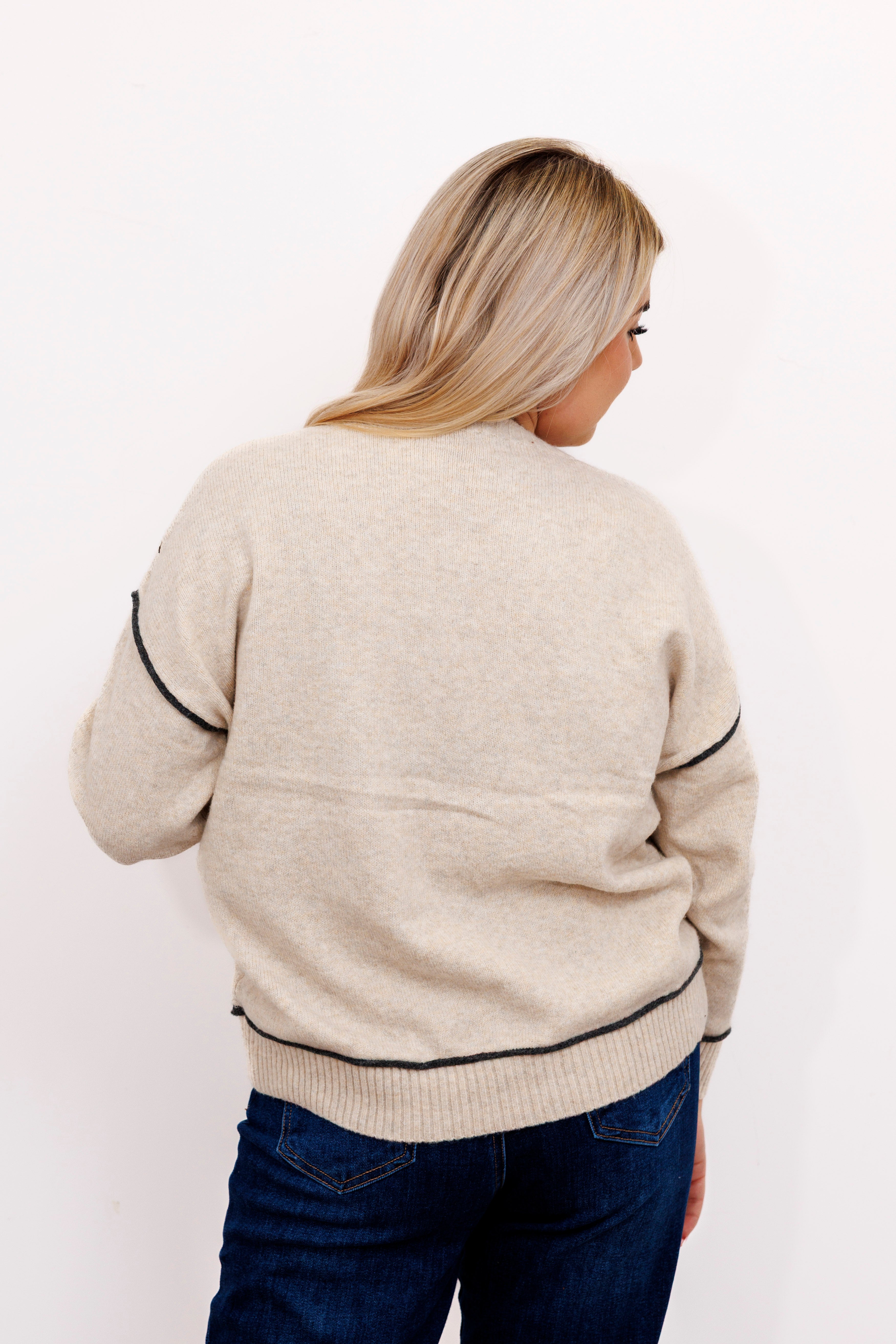 Sweter z kontrastowymi przeszyciami Jasny Beż