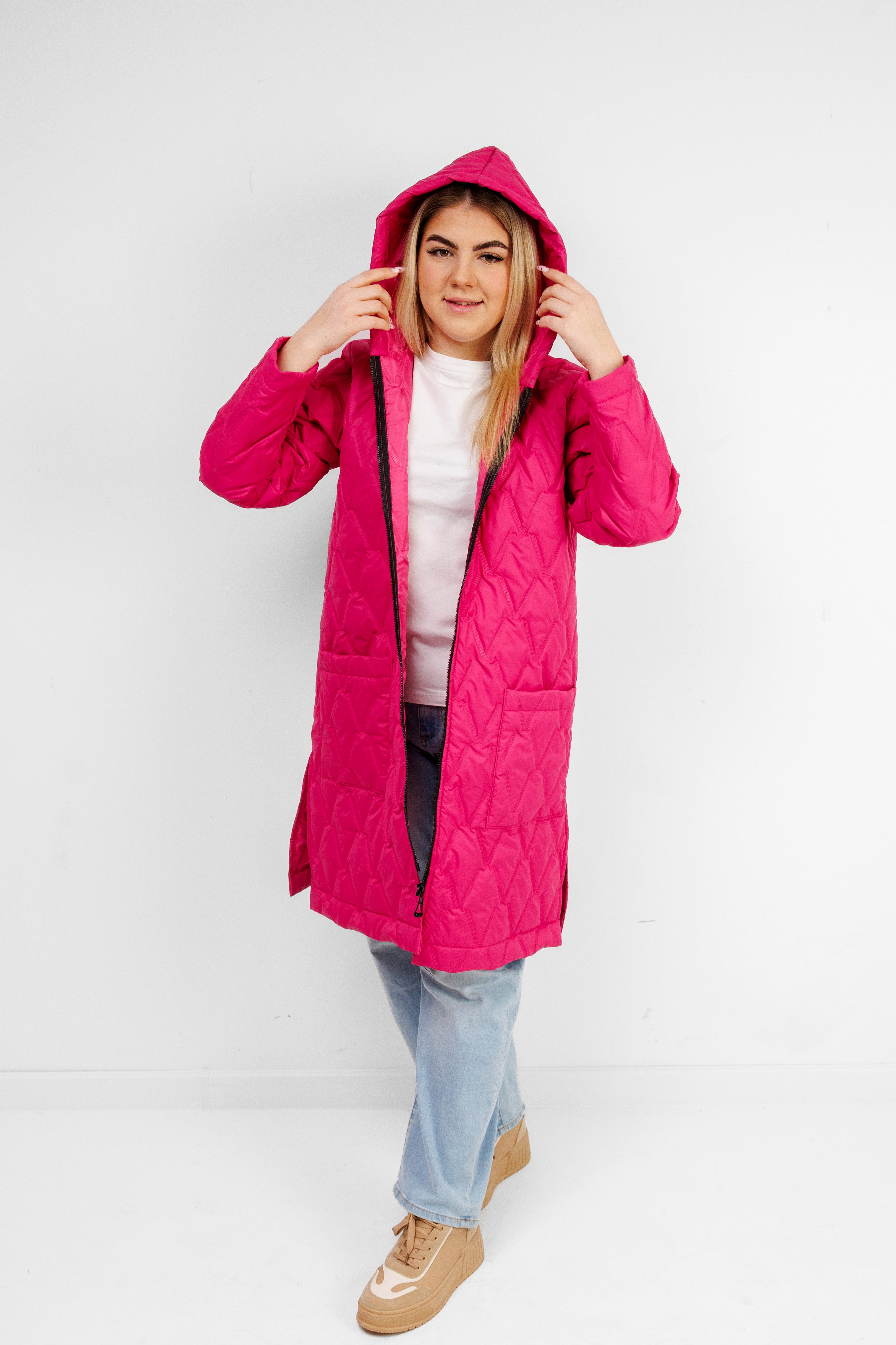Płaszcz Pikowany Damski z Kapturem i Rozporkami – Polska Produkcja, Duże Rozmiary Fuksja