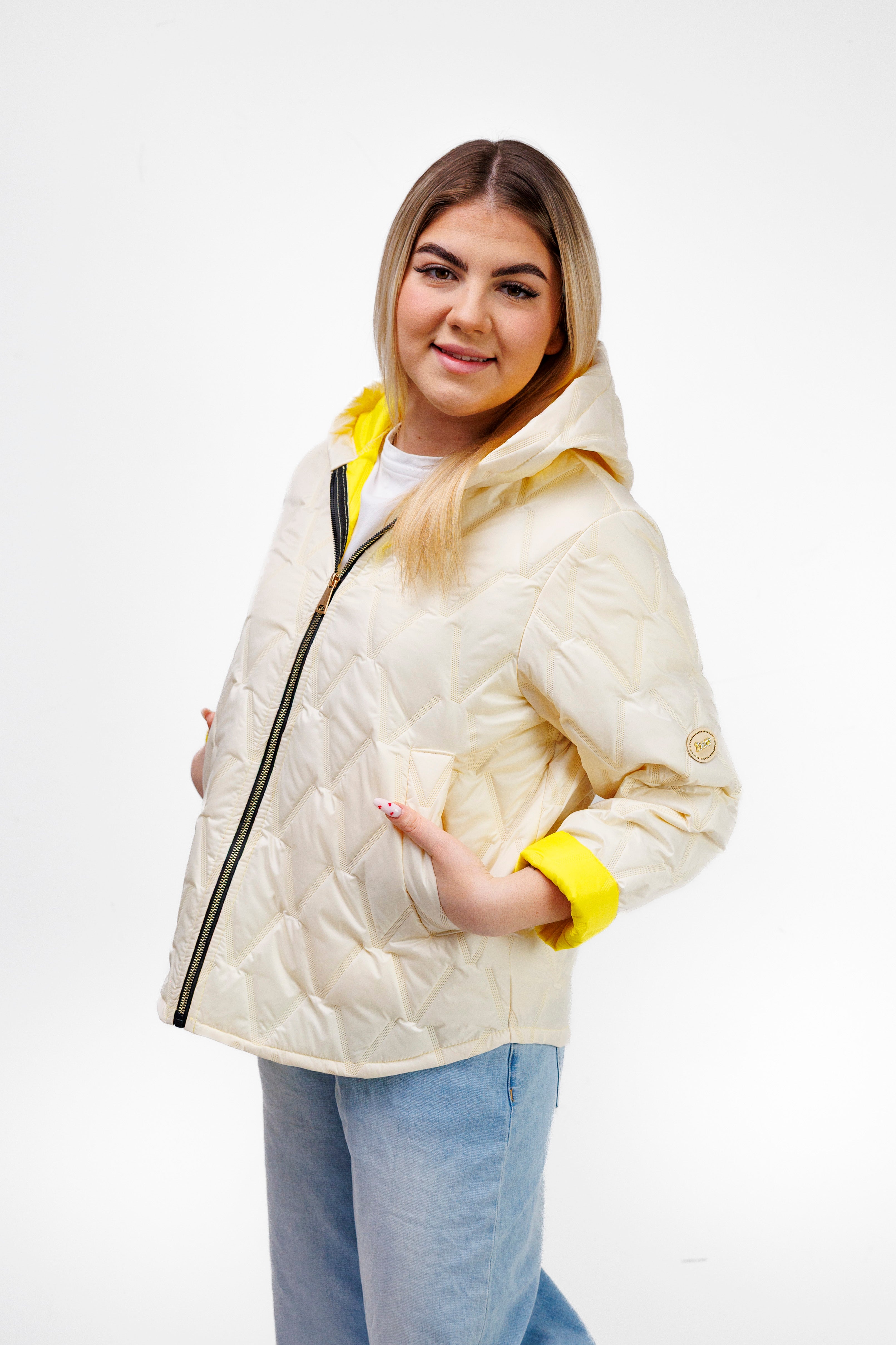 Krótka Kurtka Damska z Naszywką Polska Marka Plus Size Żółty