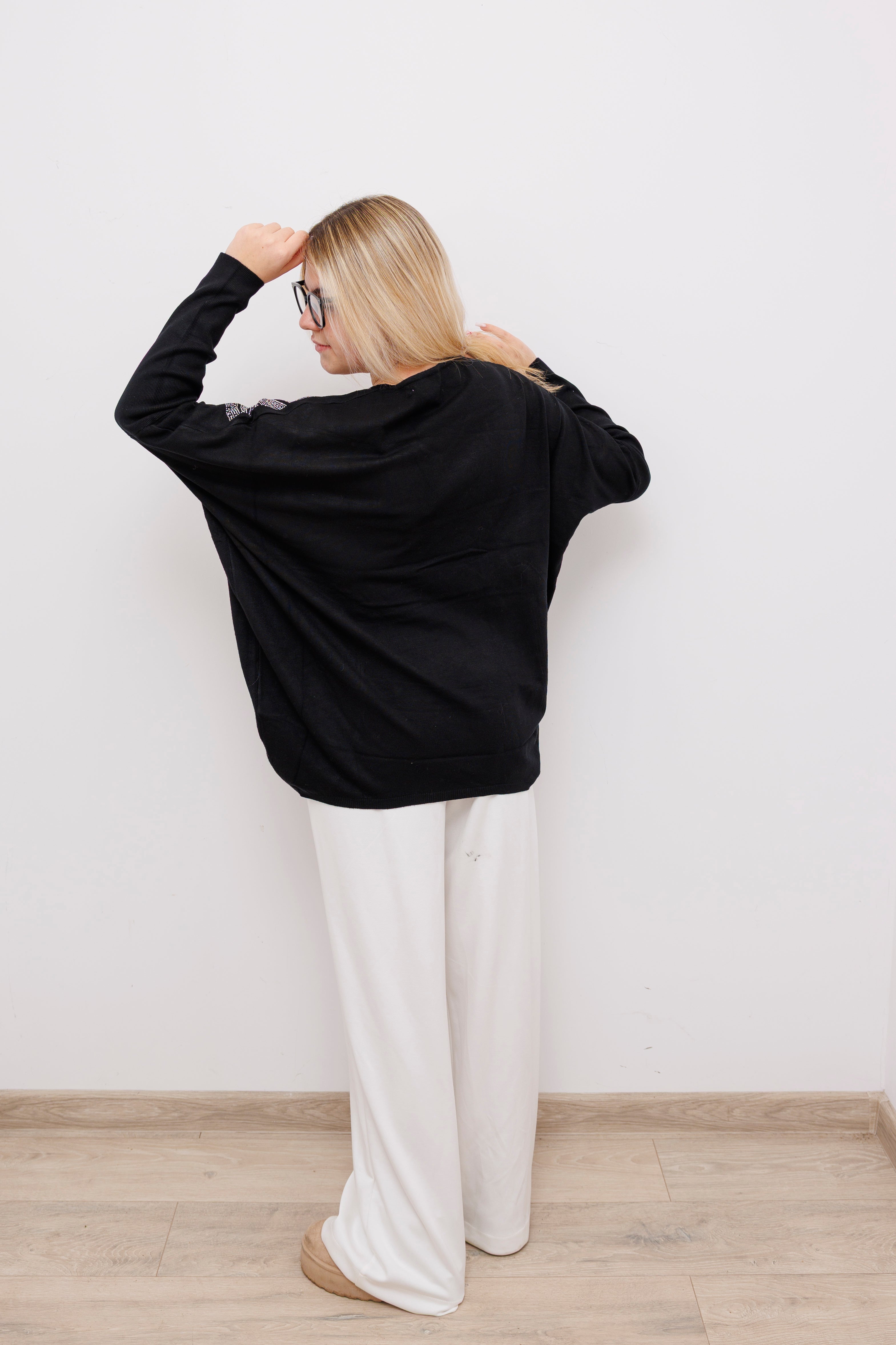 Stylowy sweter z dekoltem V Czarny