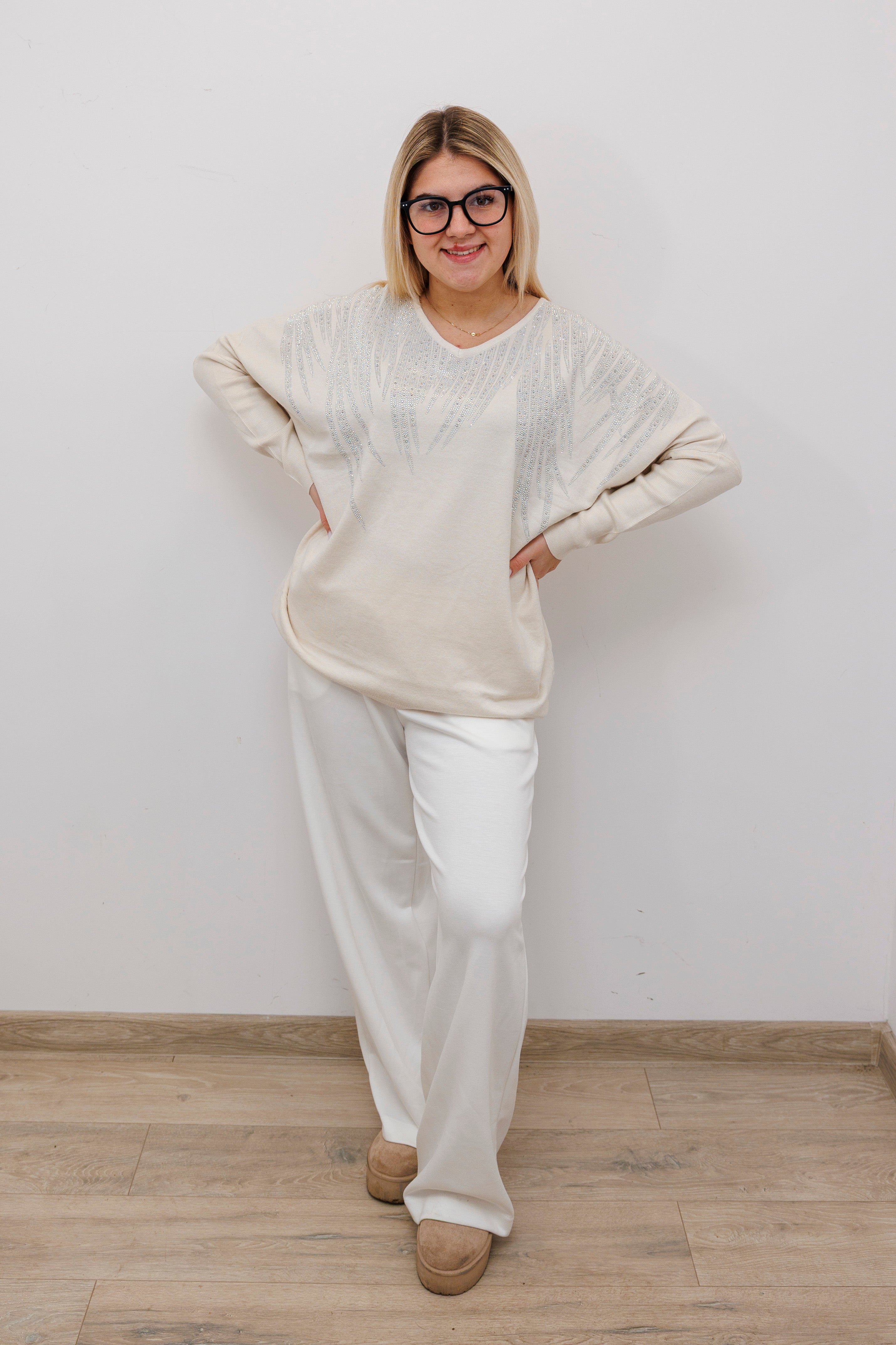 Stylowy sweter z dekoltem V Krem