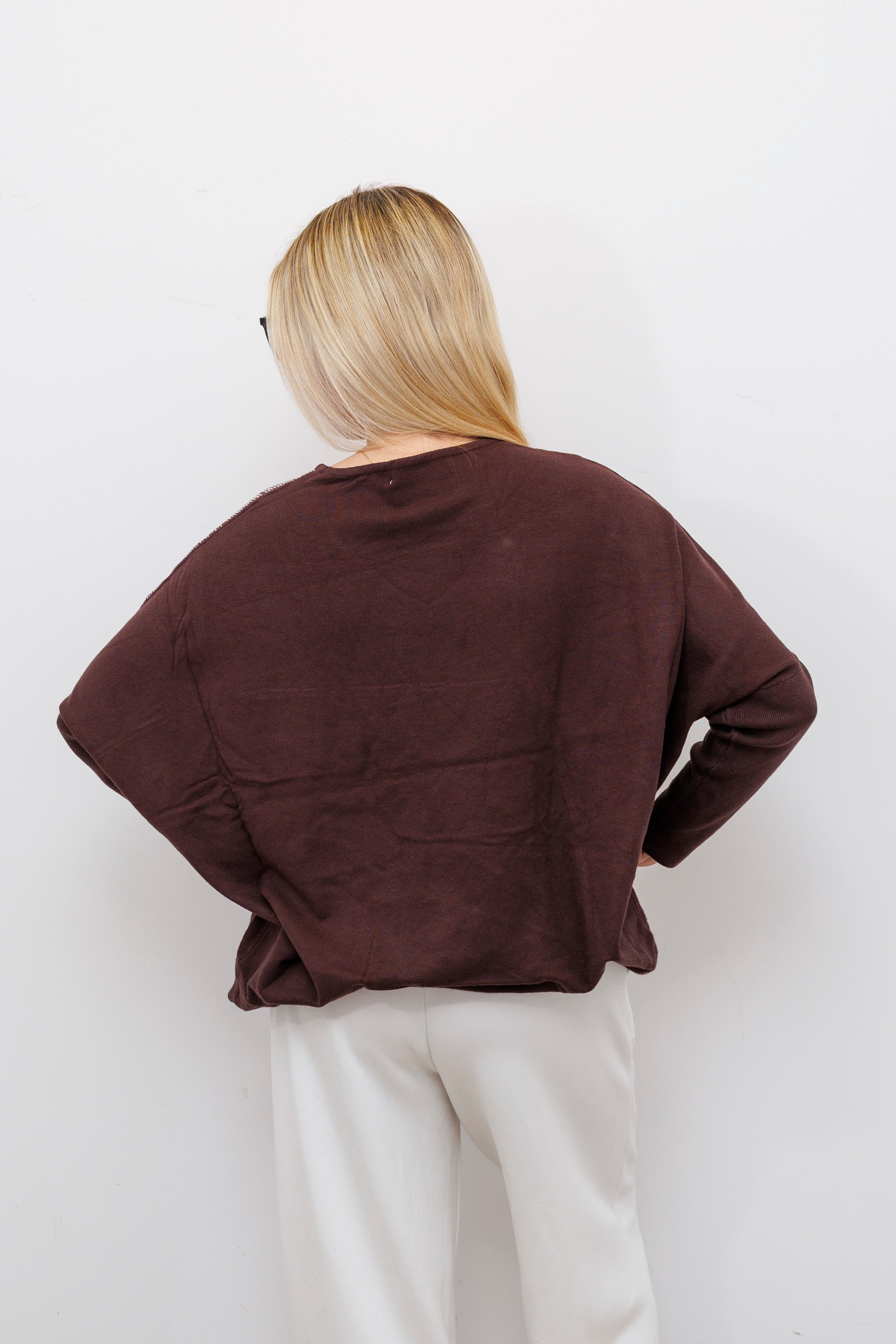 Stylowy sweter z dekoltem V Brąz