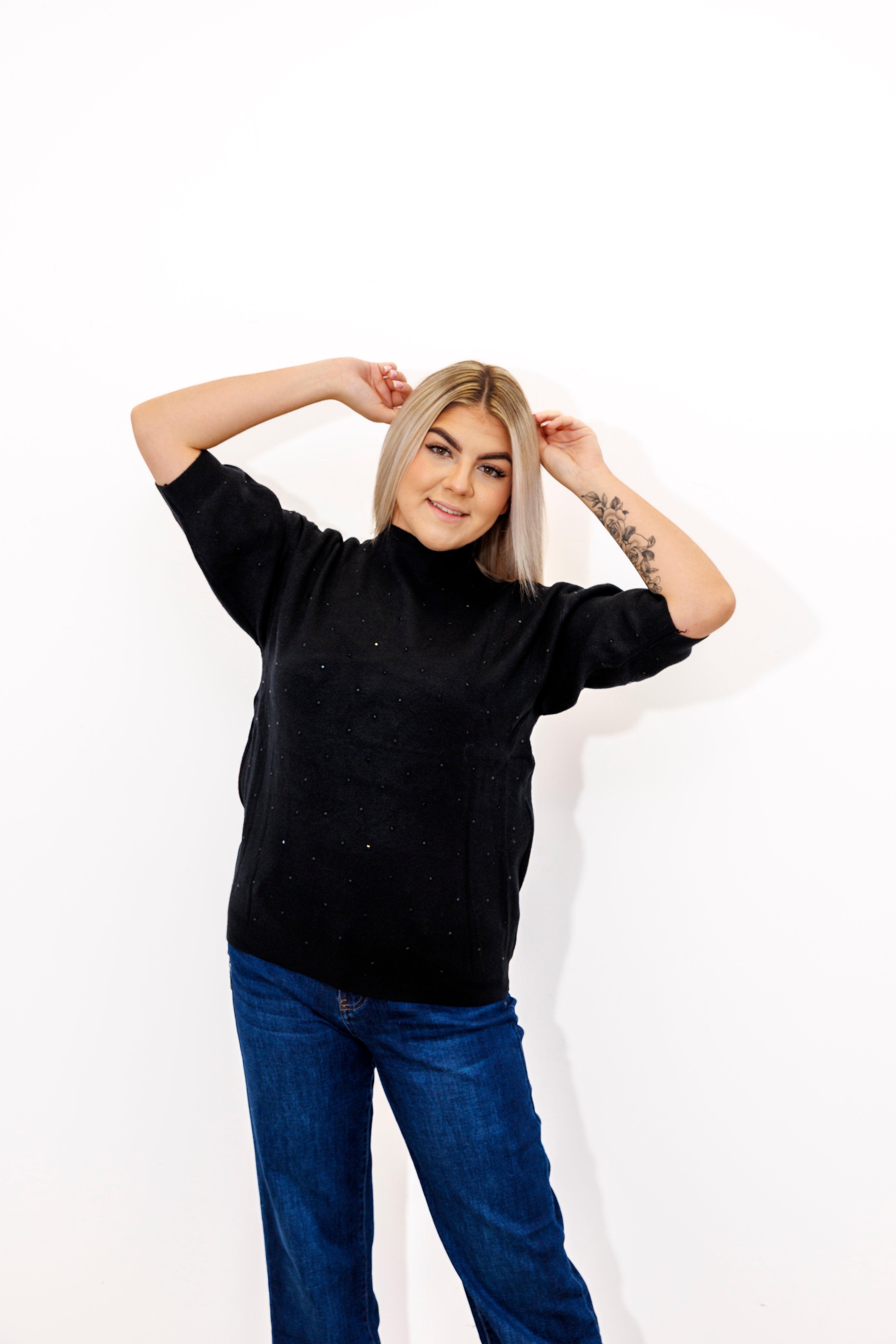 Sweter z cyrkoniami i elegancką stójką Czarny