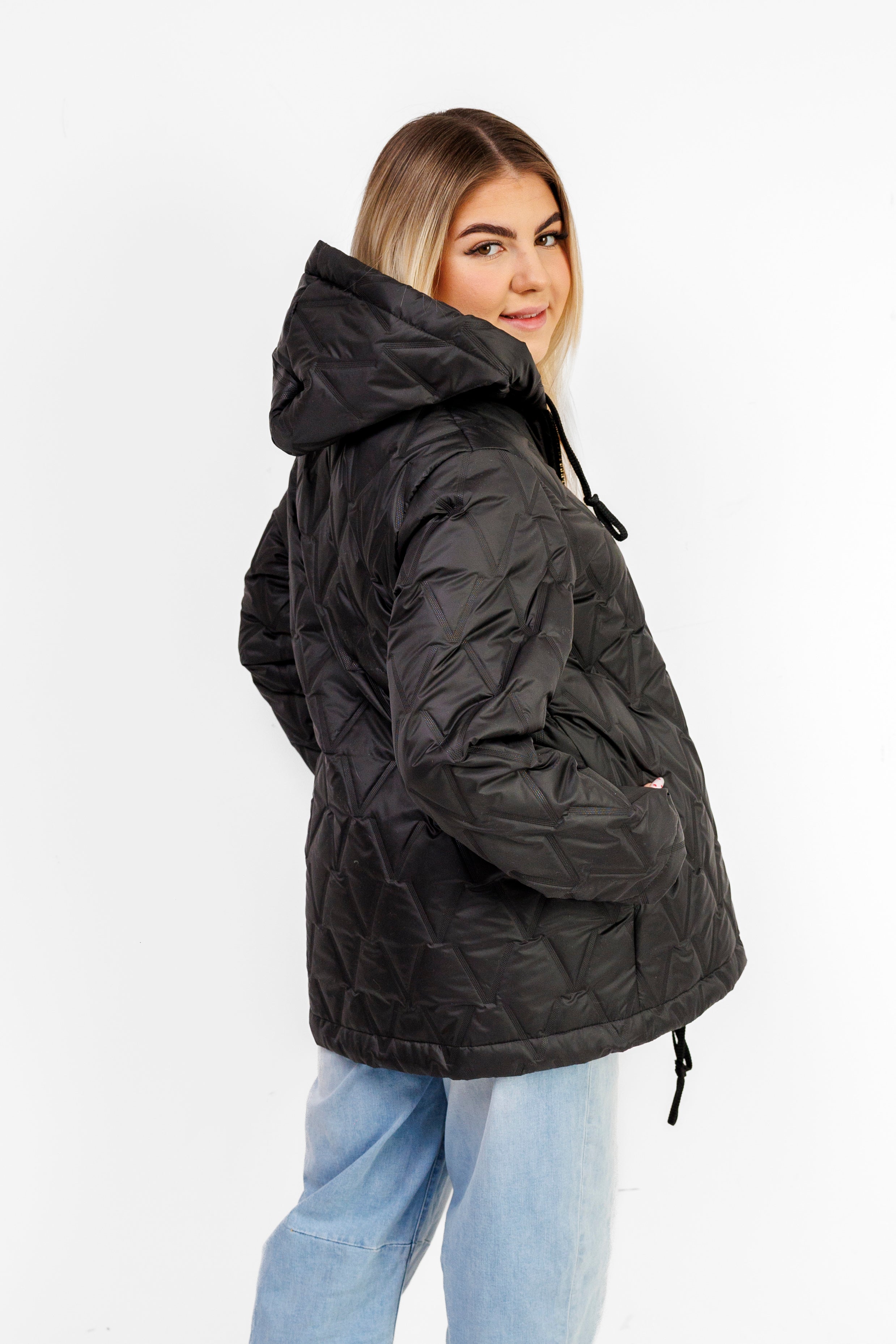 Kurtka Damska Regulowana Sznurkami Polska Produkcja Duże Rozmiary Czarny