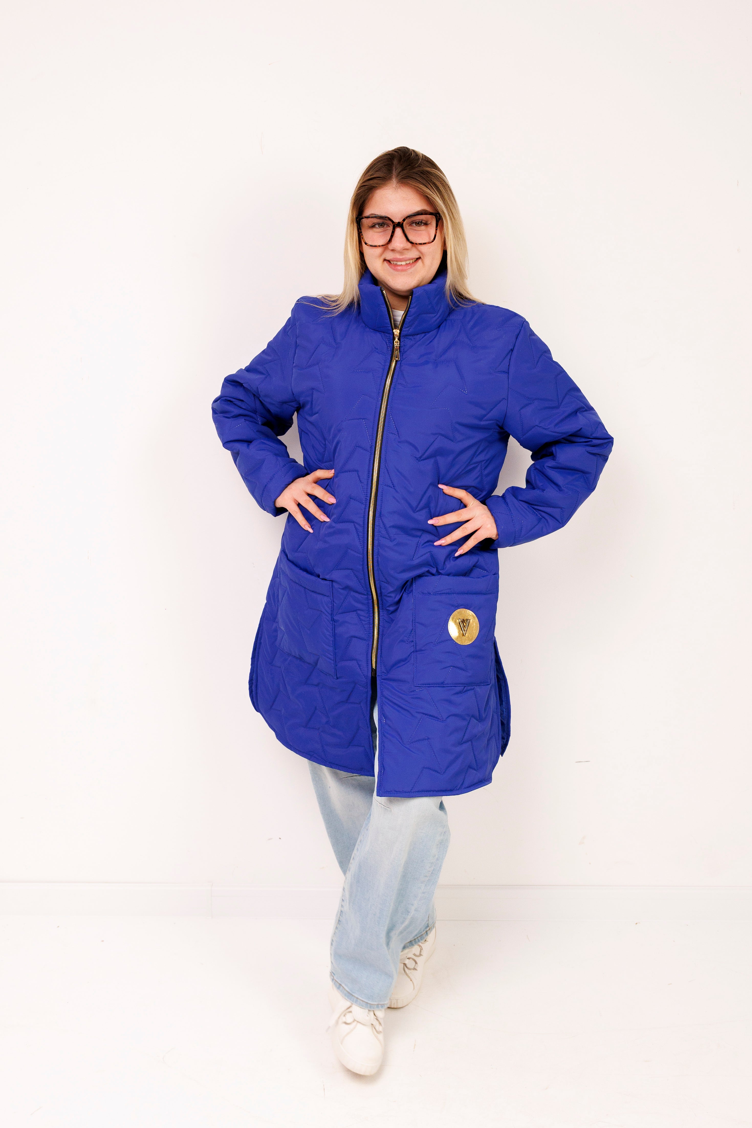 Damska kurtka pikowana plus size ze stójką – polska produkcja, rozcięcia po bokach Chaber