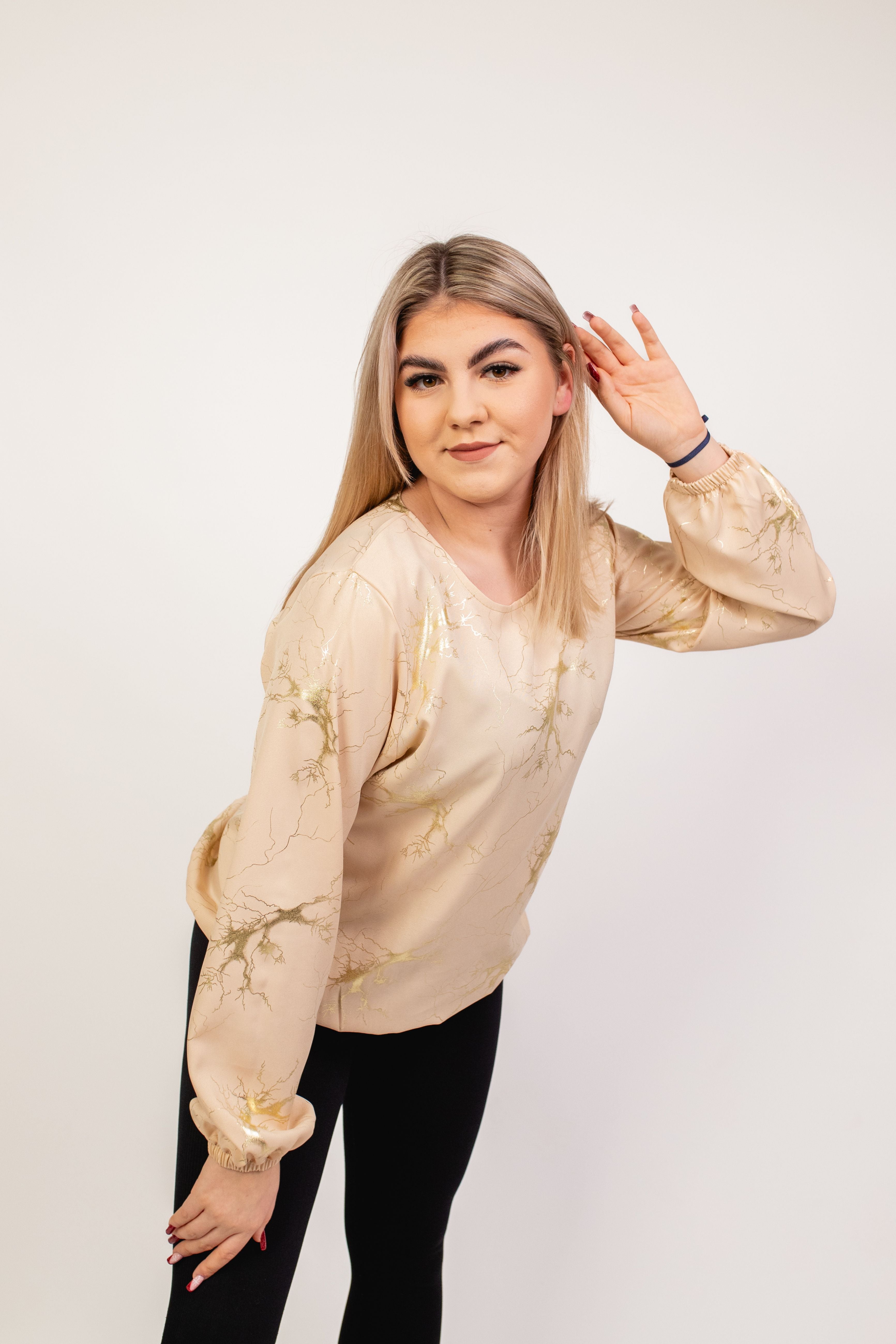 Elegancka wygodna bluzka z długim rękawem Beż