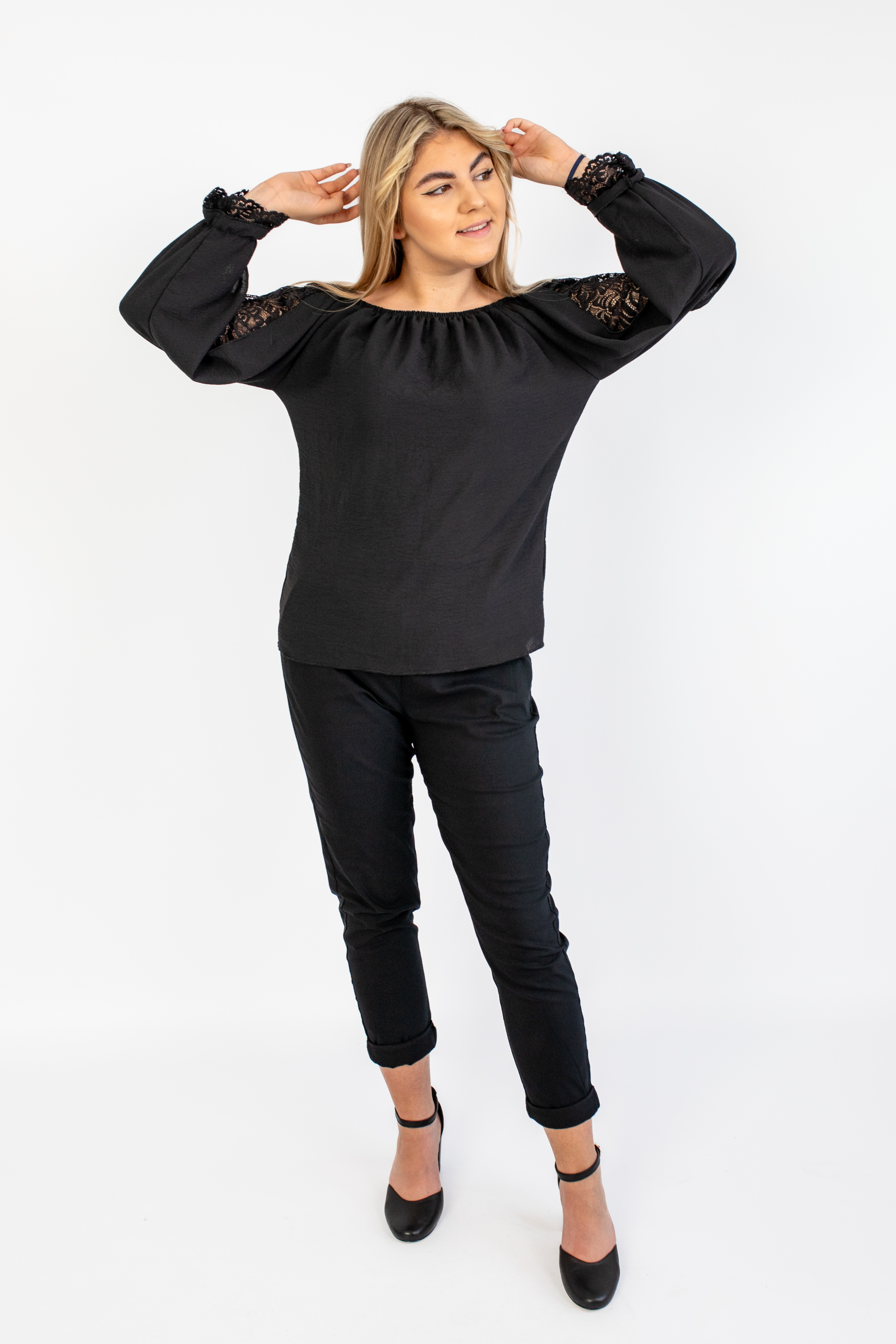 Luźna elegancka bluzka z długim rękawem z ukrytą koronką Czarny