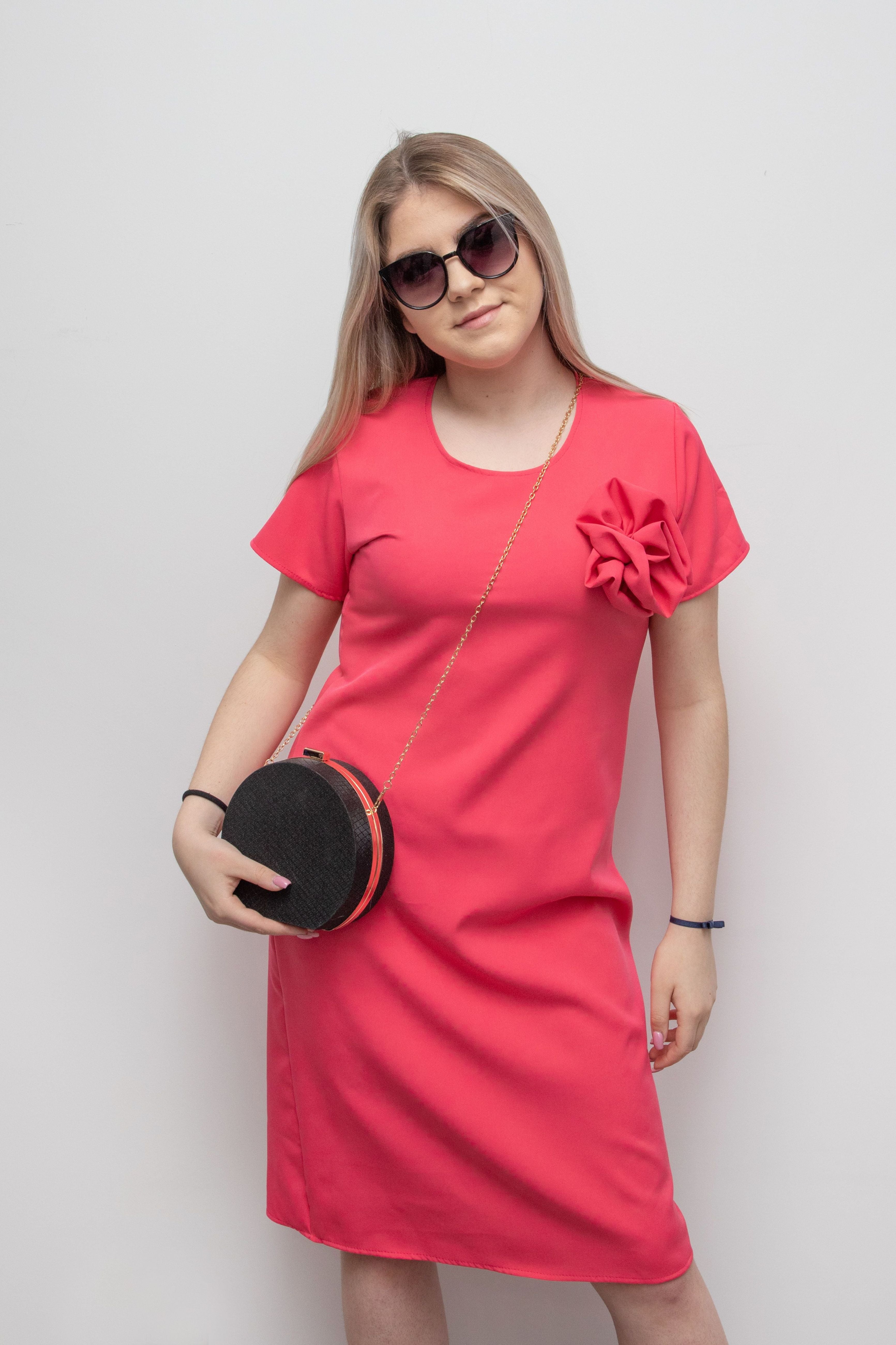 Elegancka sukienka damska z różą Malina