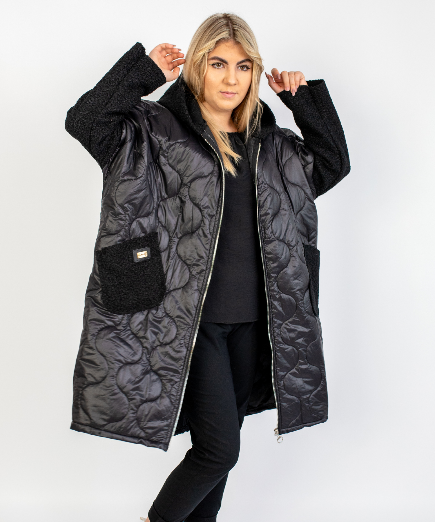 Przejściowy płaszcz damski pikówka oversize z buklą Czarny-Czarny