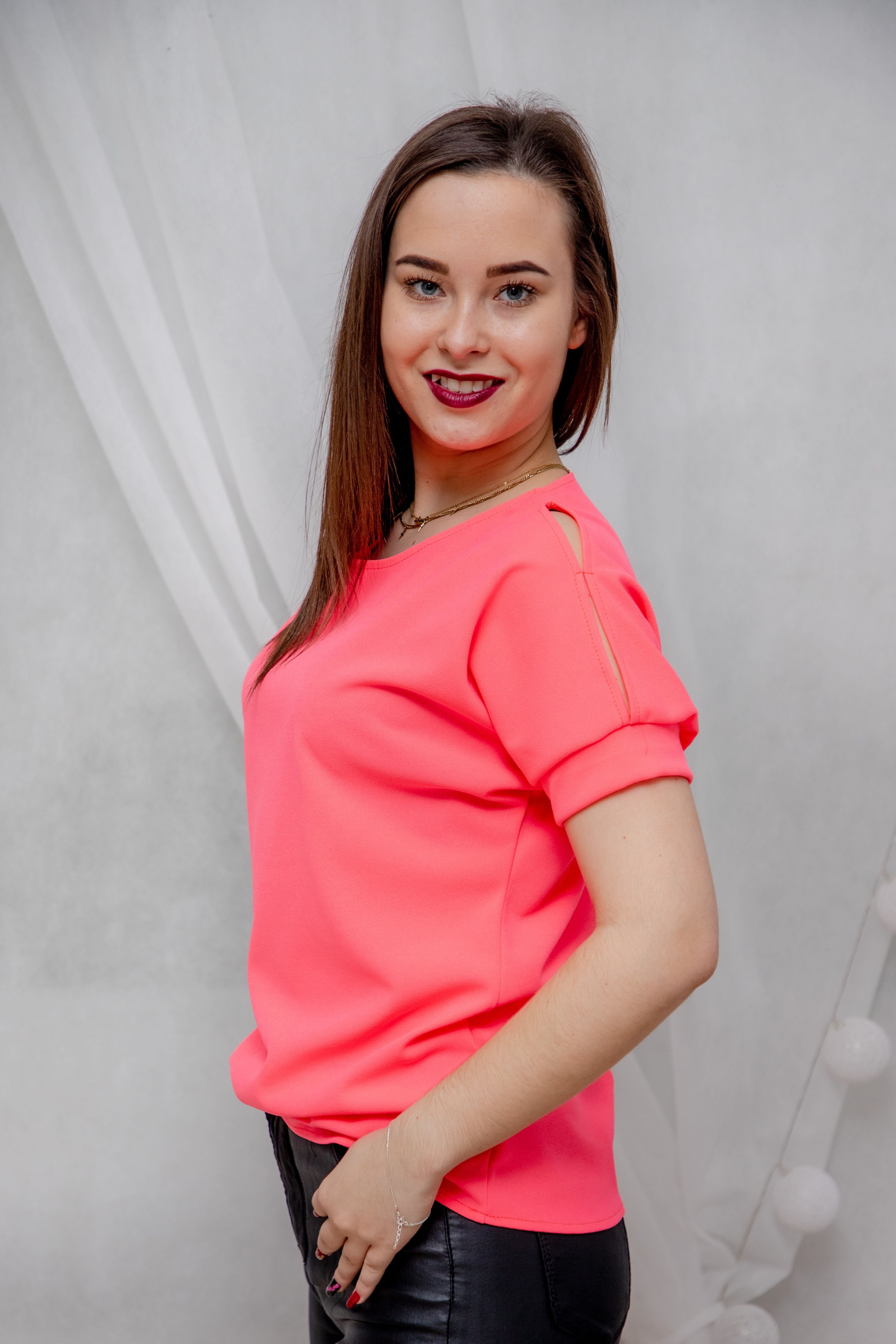 Śliczna przewiewna bluzka z przepięknym krótkim rękawem Orange