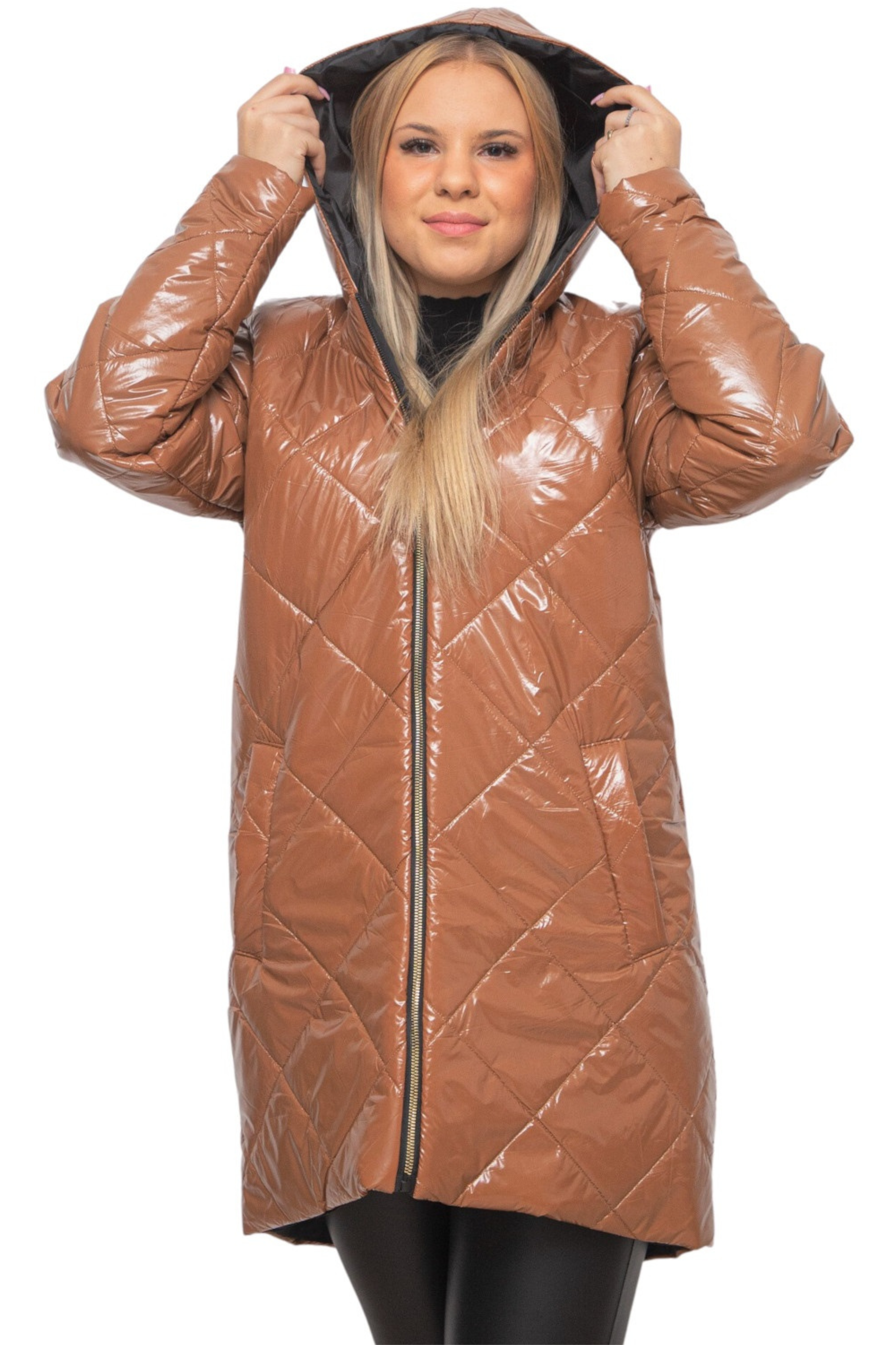 Pikowana zimowa kurtka damska lekko świecąca z naszywką Camel