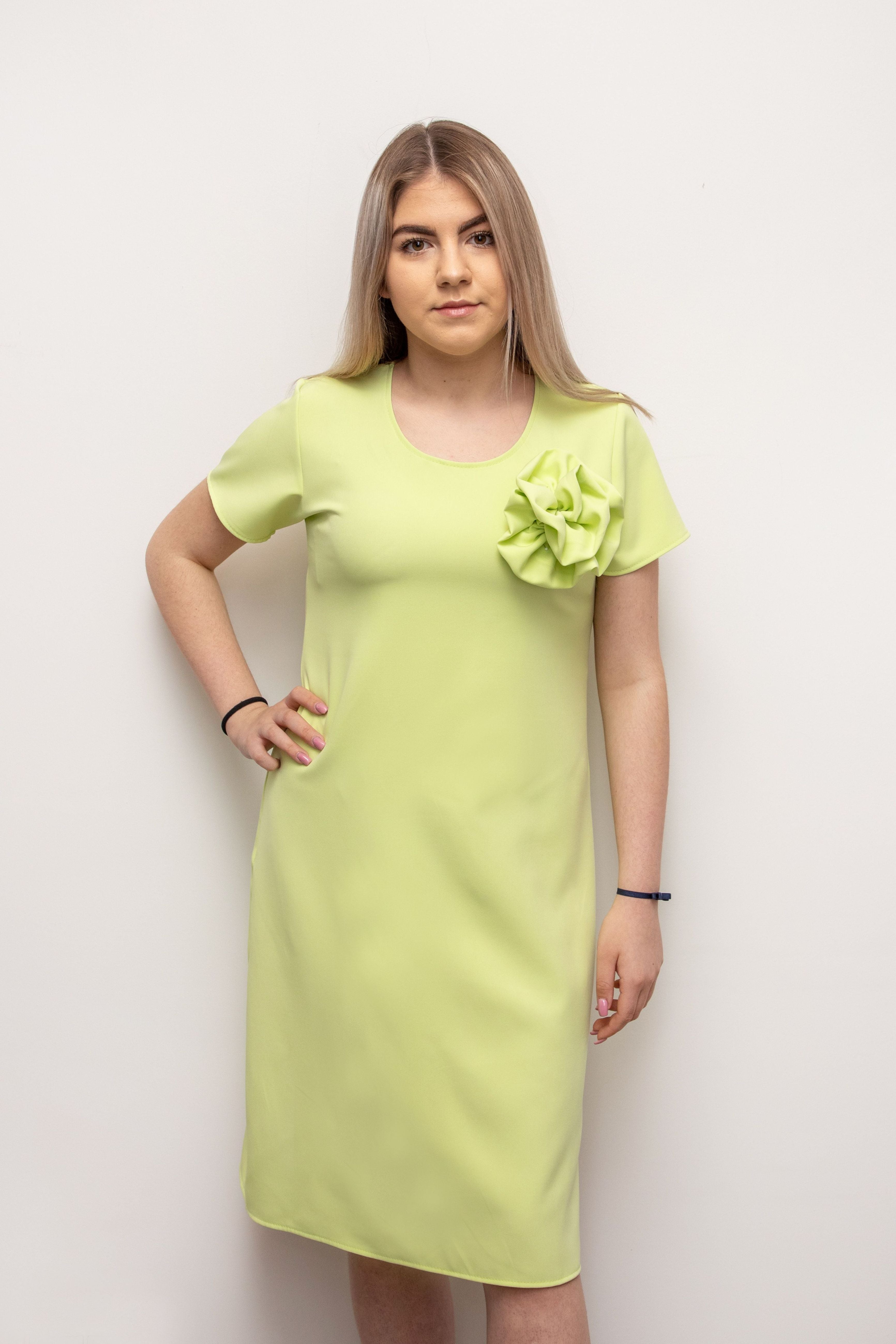 Elegancka sukienka damska z różą Limonka