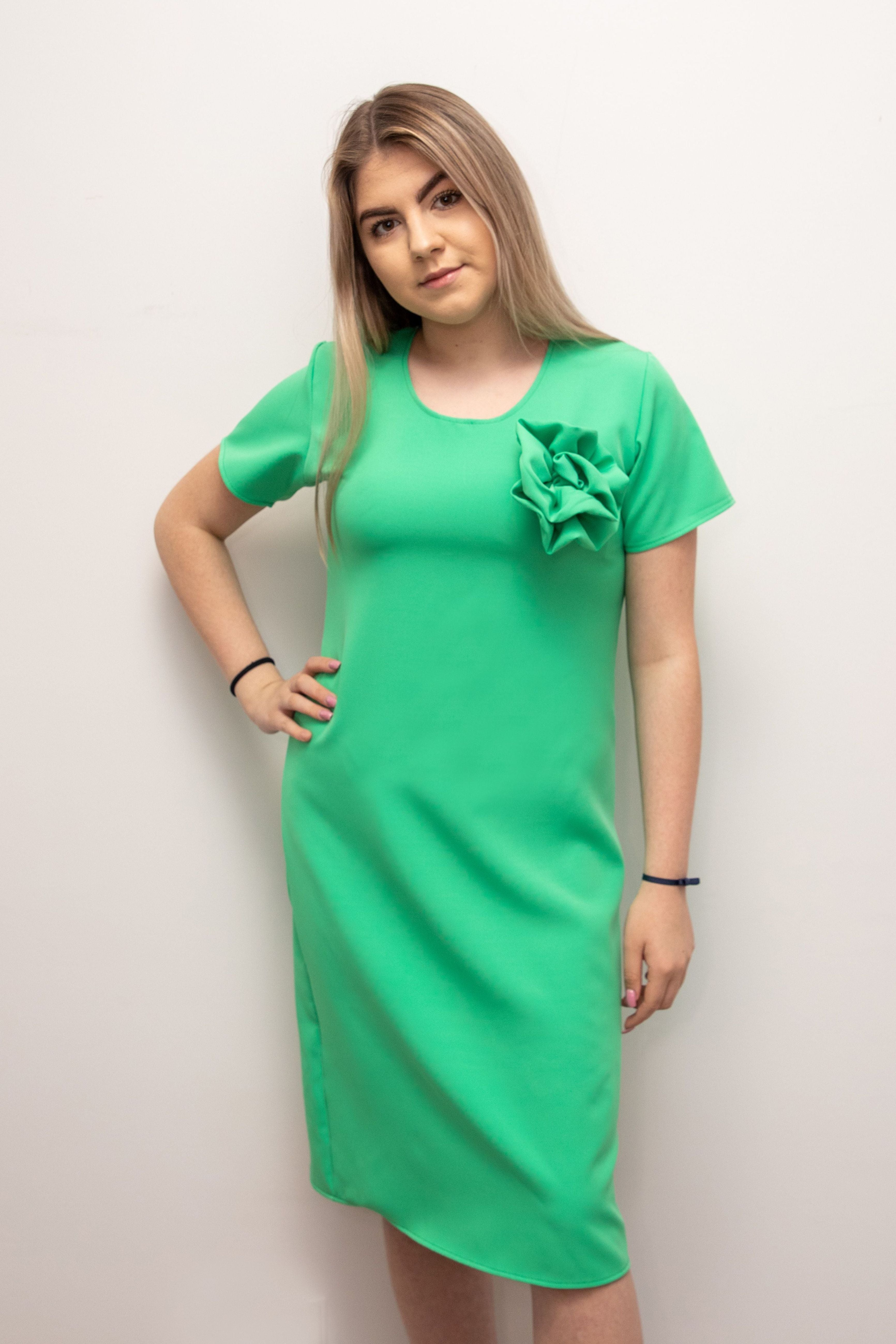 Elegancka sukienka damska z różą Zielony