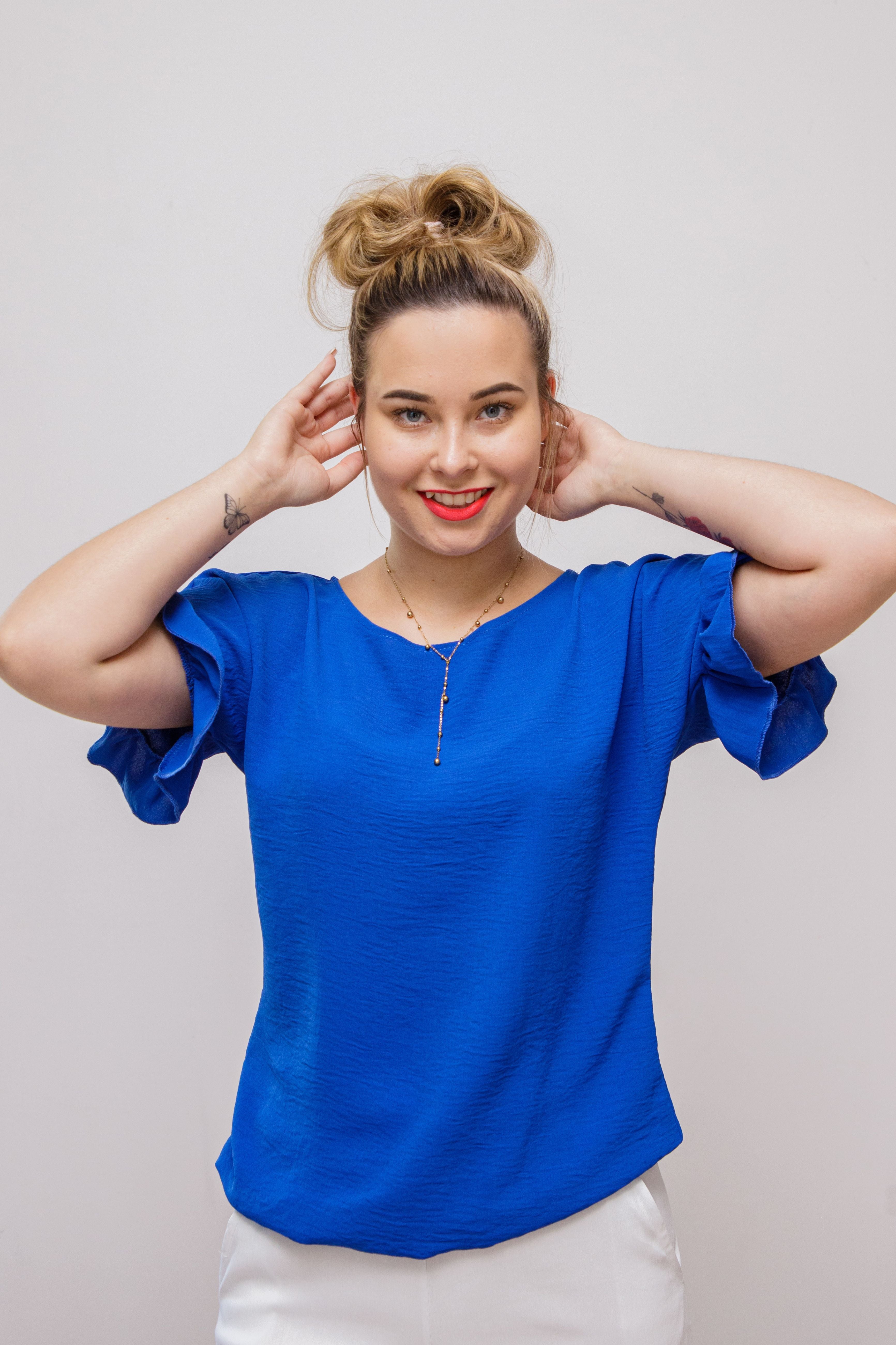 Modna elegancka luźna bluzka z krótkim rękawem Chaber