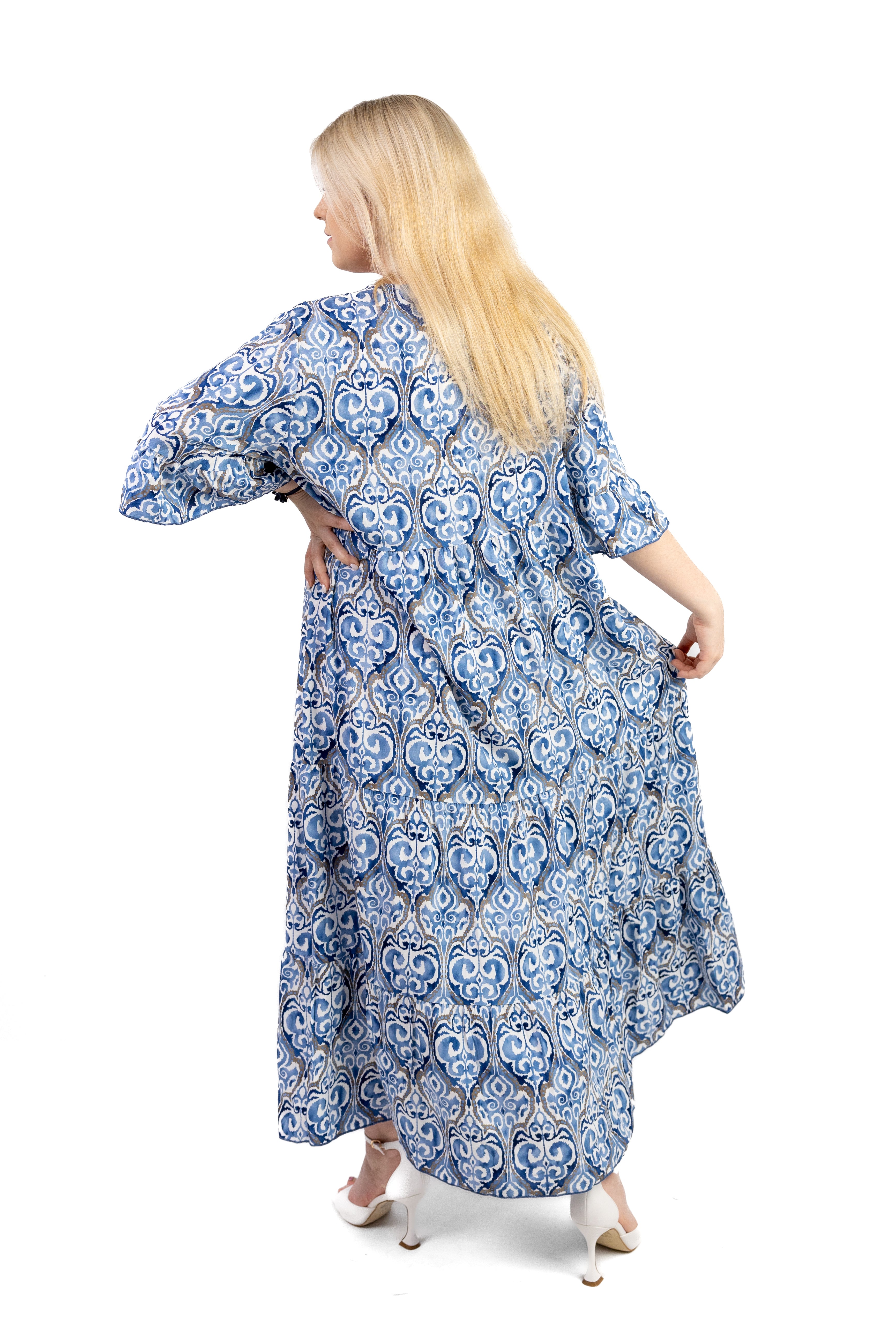 Włoska sukienka boho z falbanami i rękawem z falbanką Wzór 2