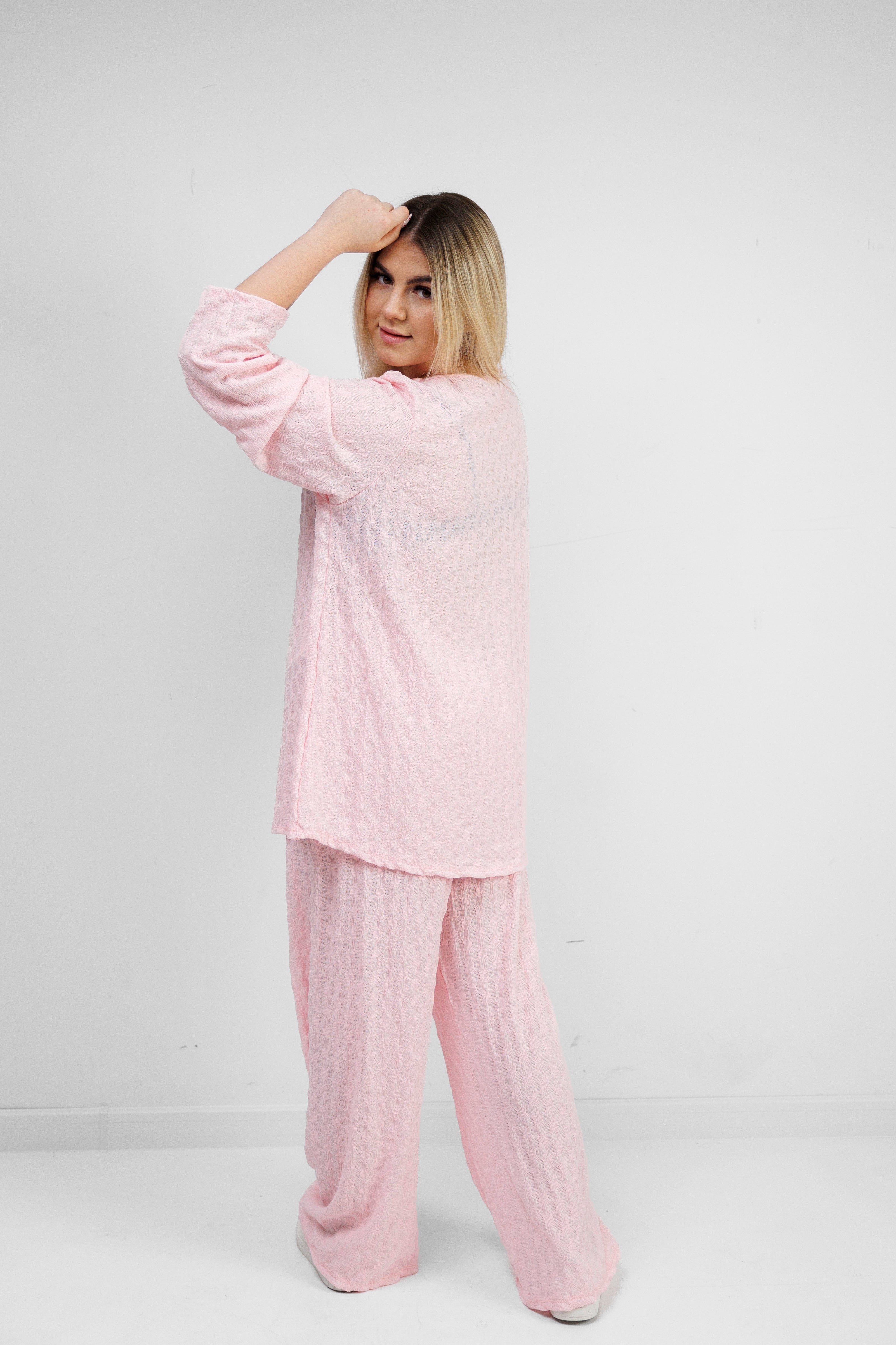 Zwiewny komplet z wiskozy z dekoracyjną broszką Pudrowy róż