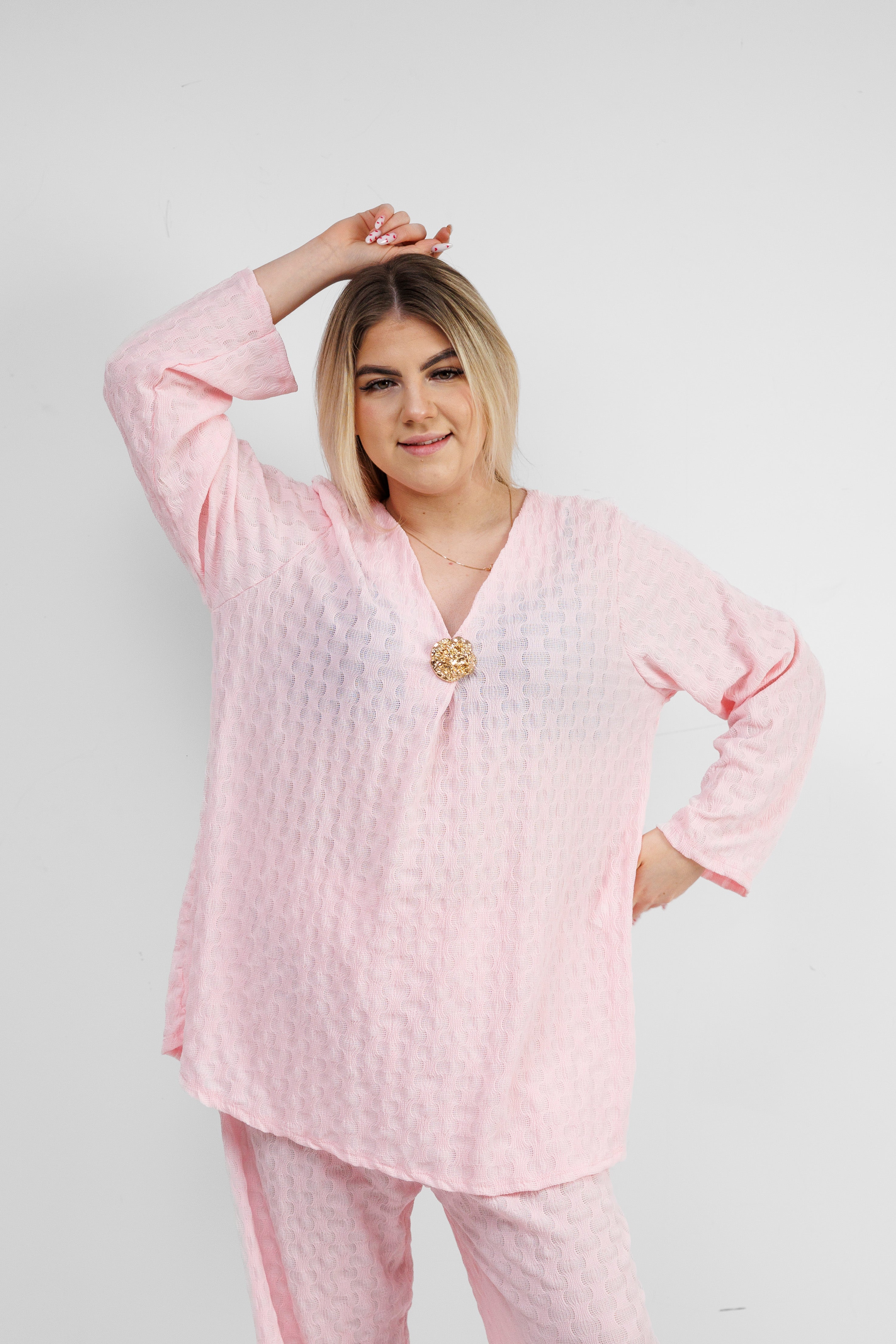 Zwiewny komplet z wiskozy z dekoracyjną broszką Pudrowy róż