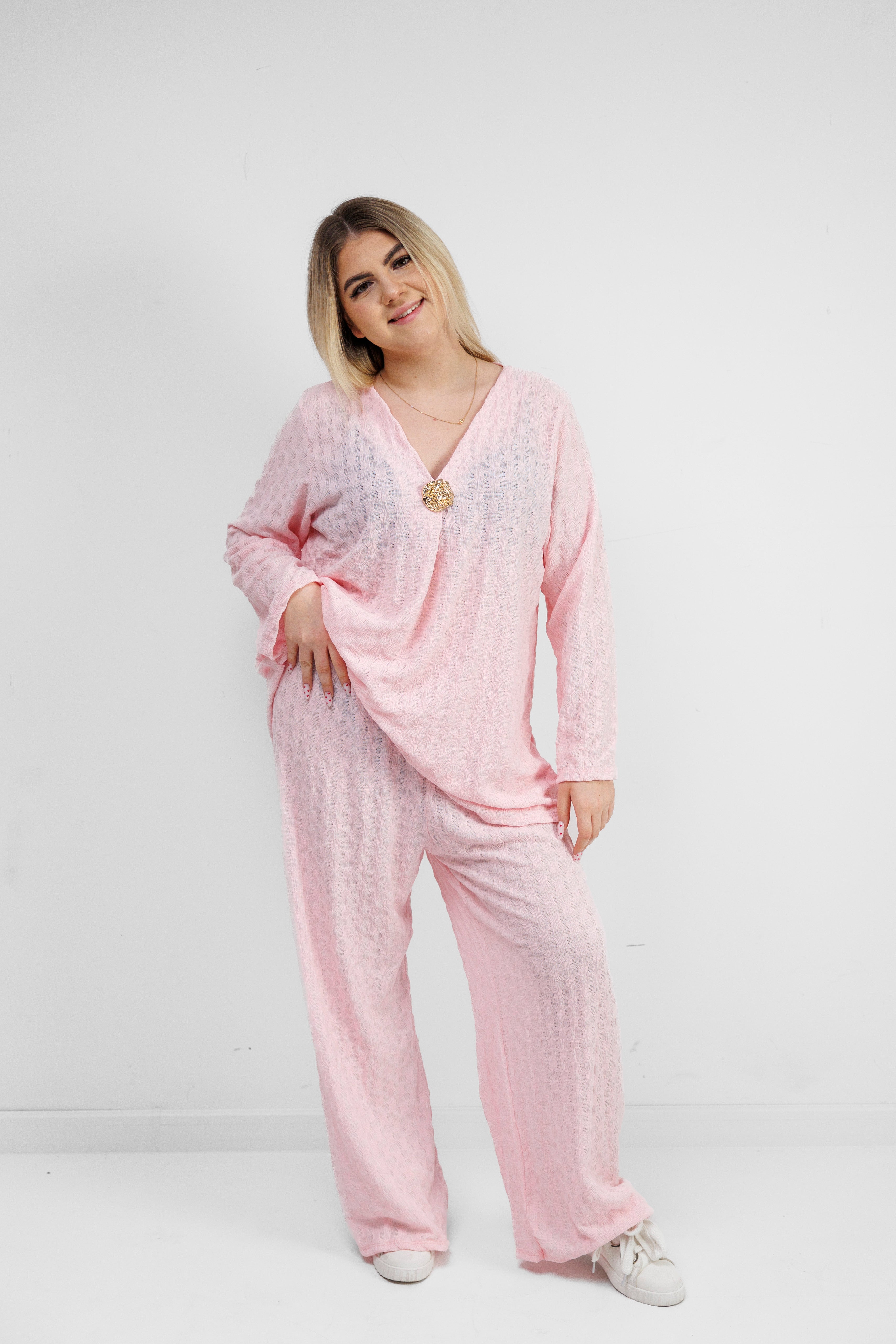 Zwiewny komplet z wiskozy z dekoracyjną broszką Pudrowy róż