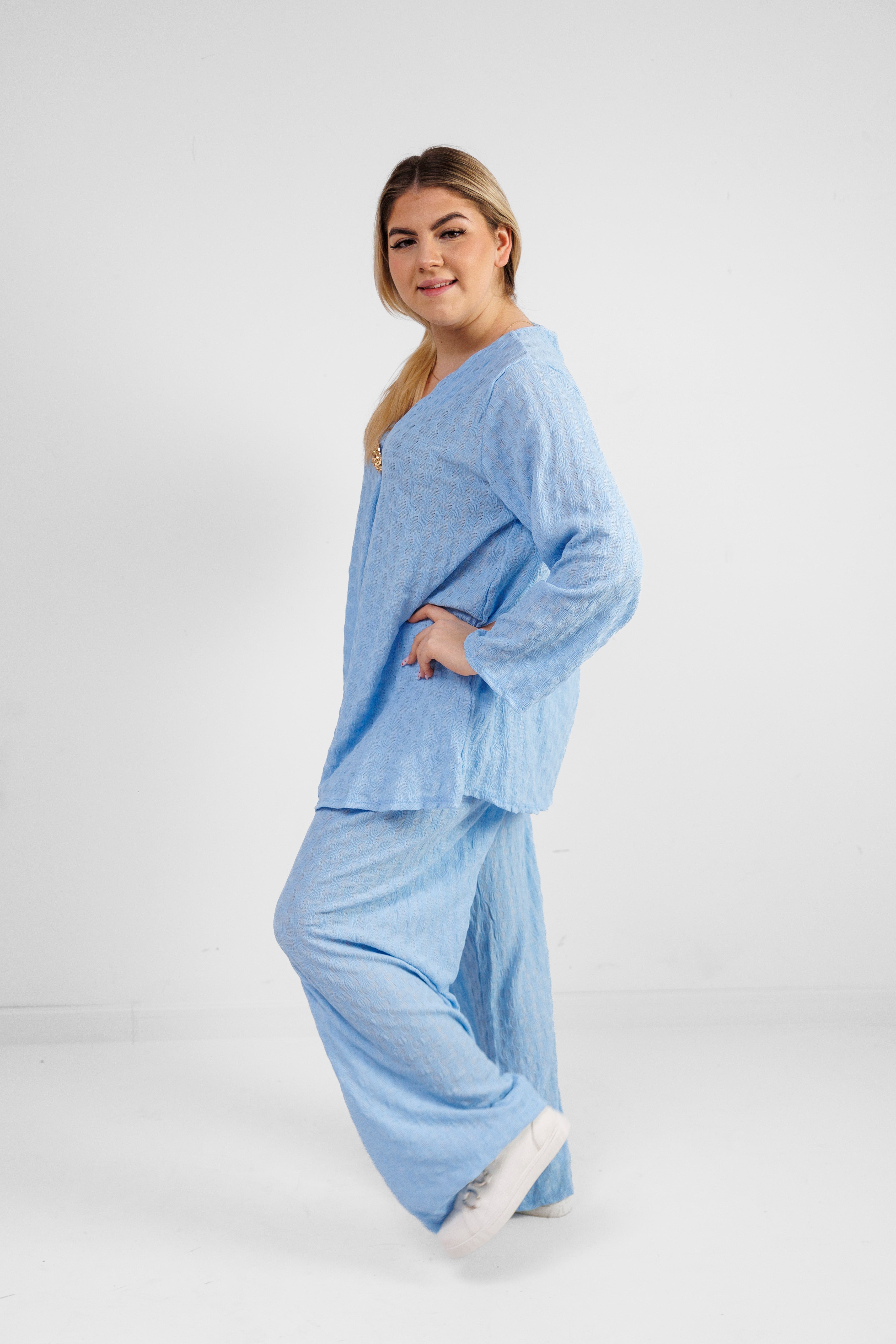 Zwiewny komplet z wiskozy z dekoracyjną broszką Błękit