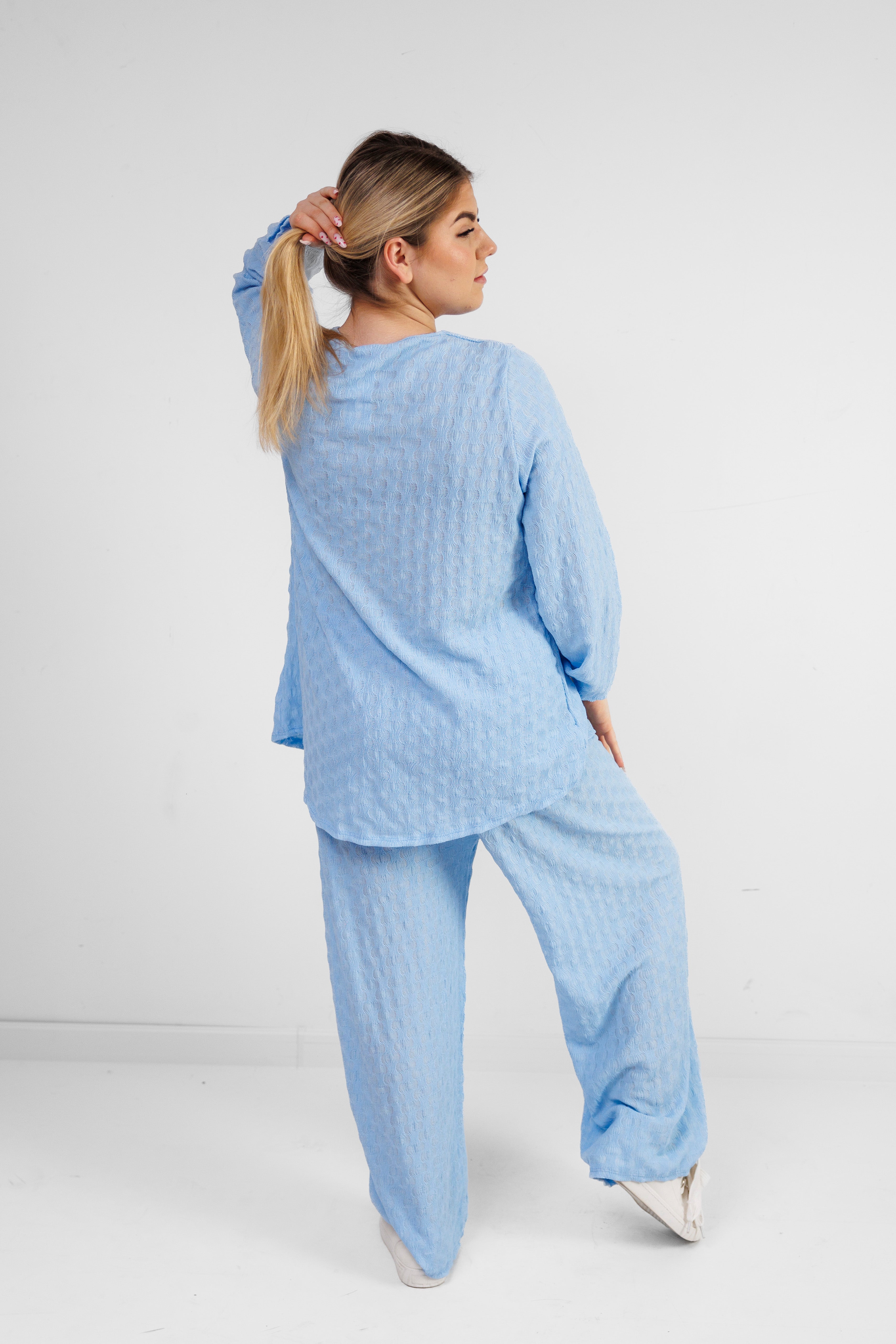 Zwiewny komplet z wiskozy z dekoracyjną broszką Błękit