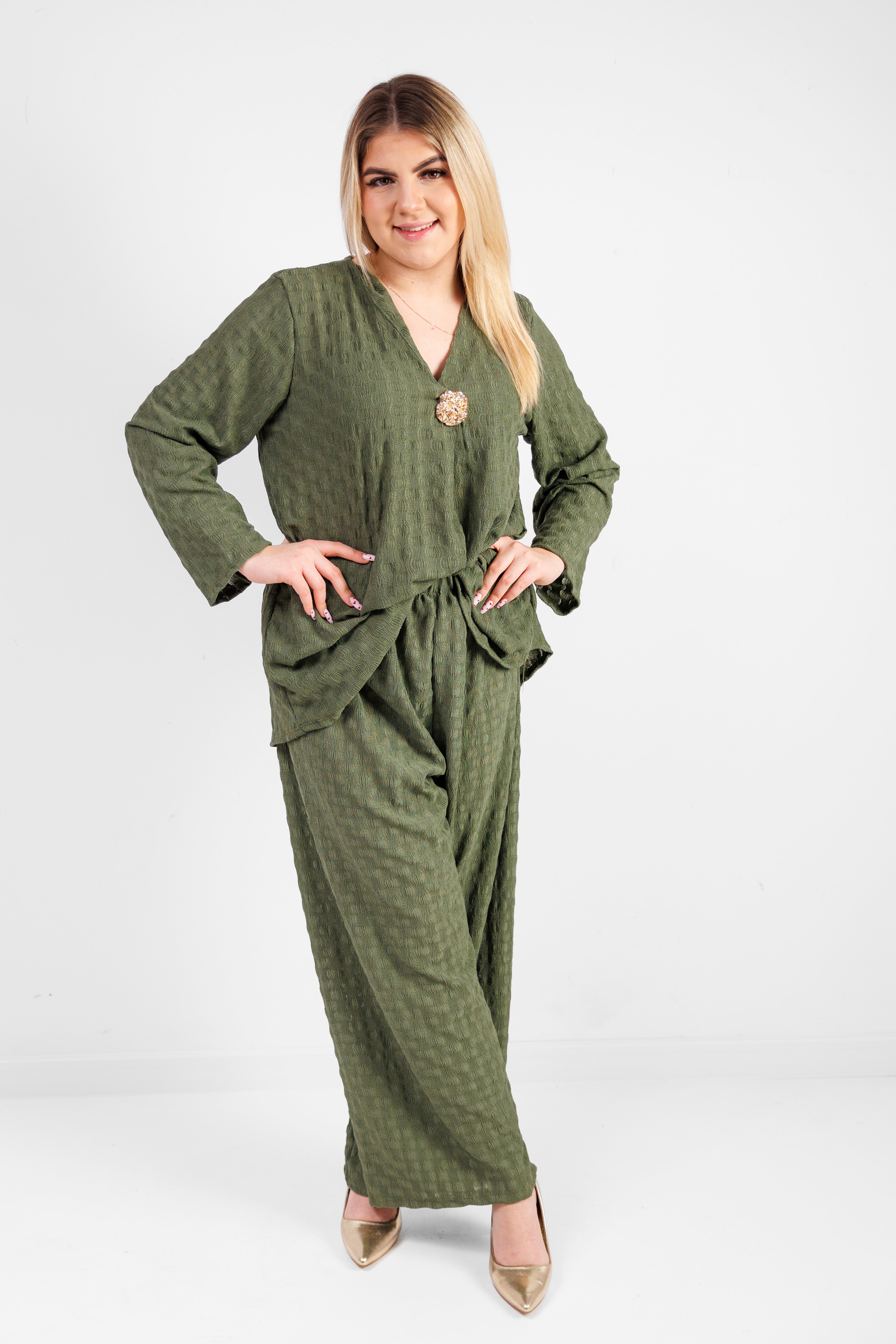 Zwiewny komplet z wiskozy z dekoracyjną broszką Oliwka