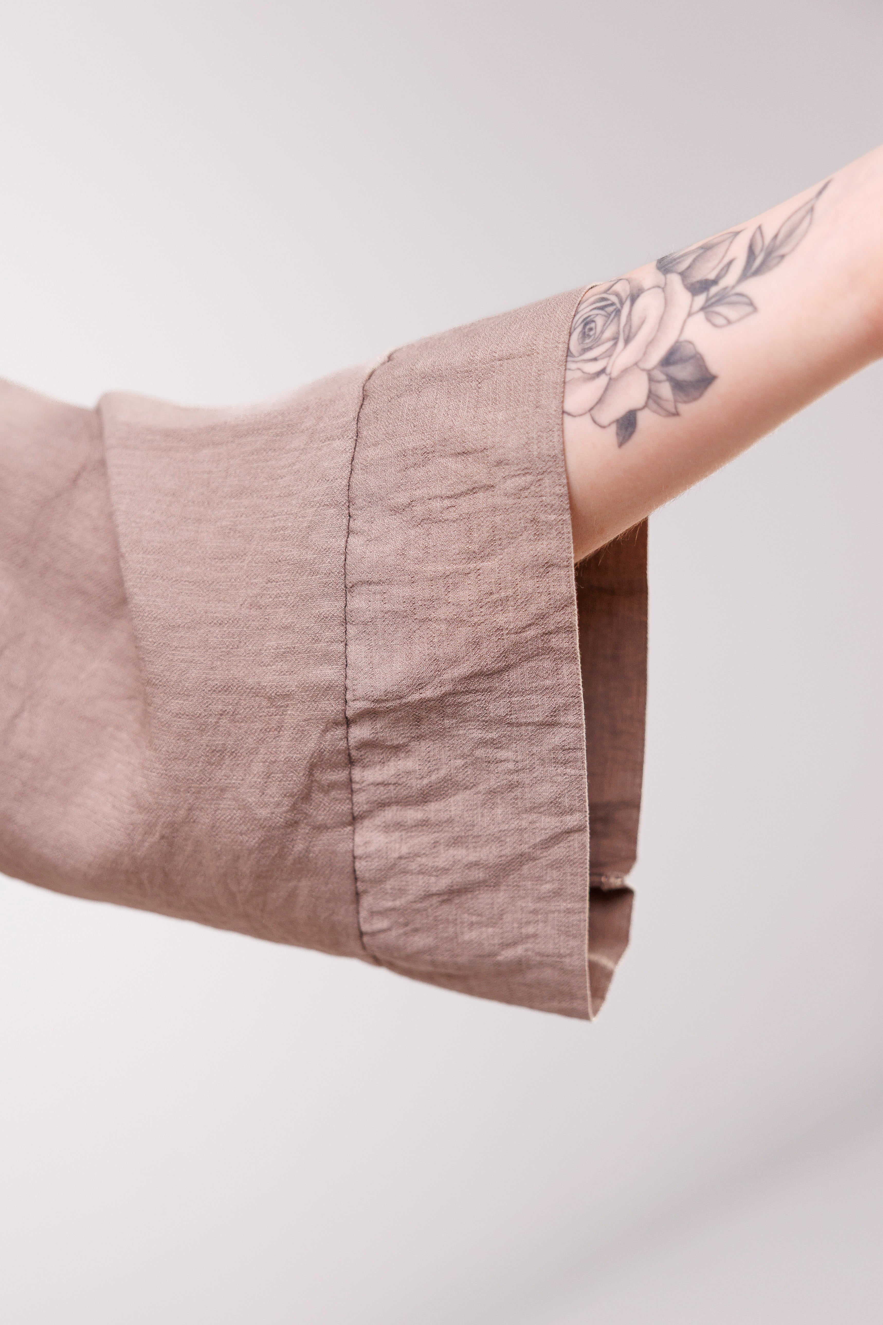 Wiskozowa bluzka z luźnym rękawem i dekoltem V Fango