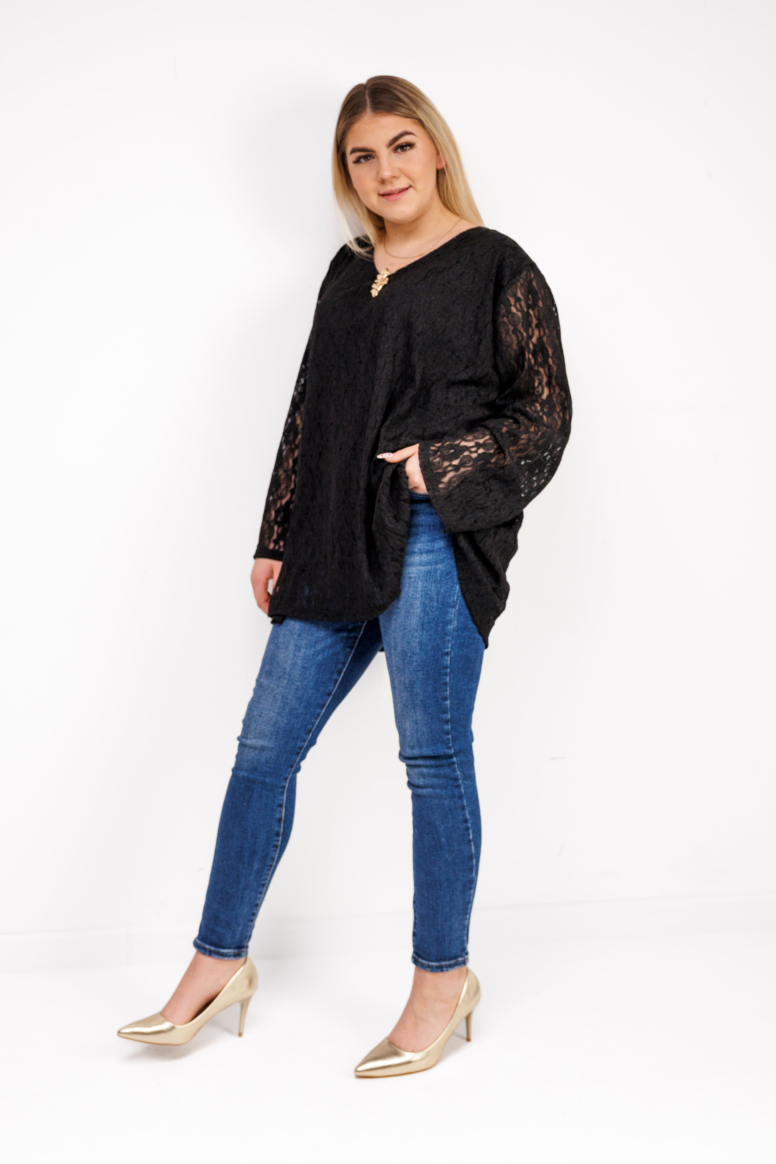 Bluzka z ażurowej koronki z biżuteryjną przypinką Czarny