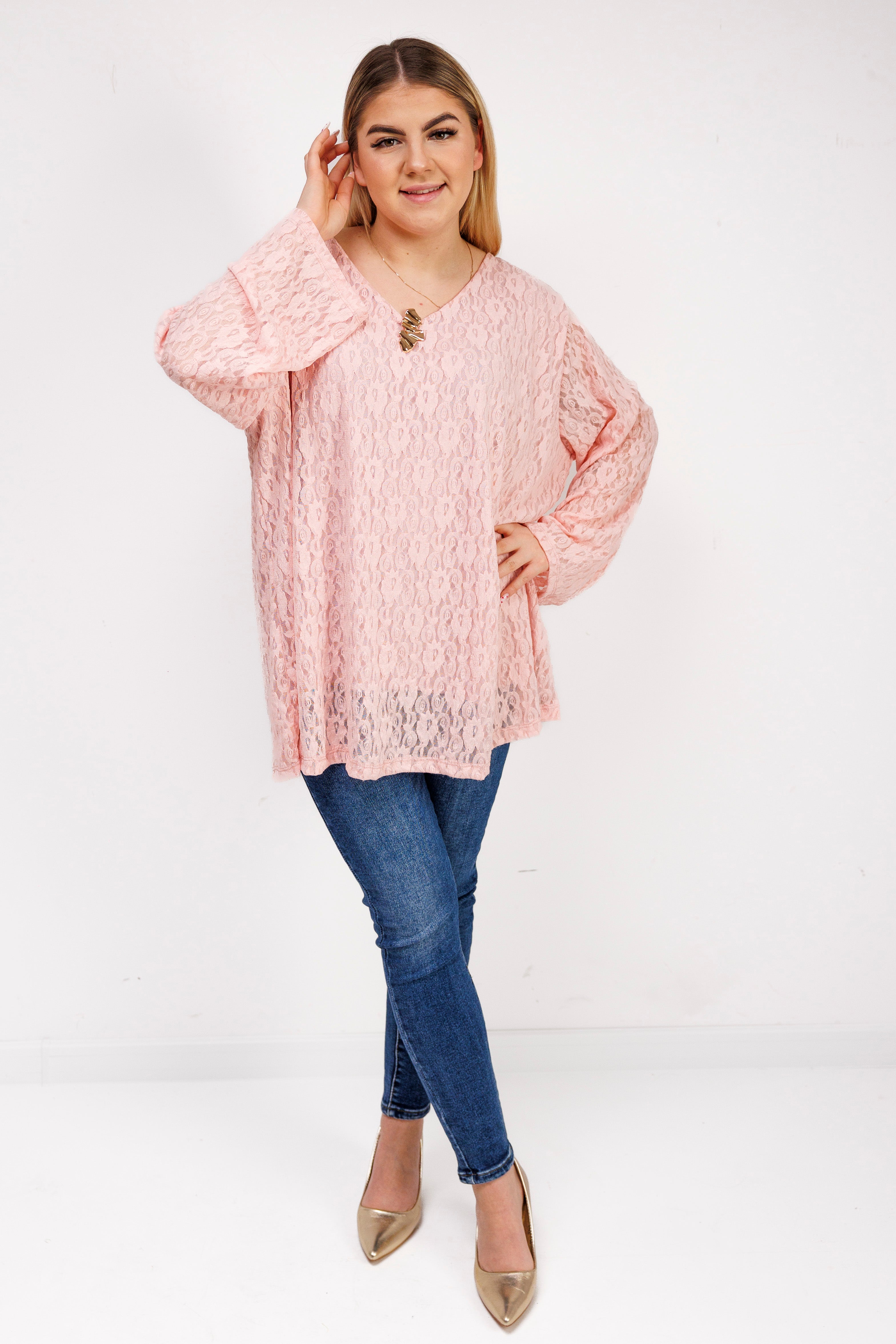 Bluzka z ażurowej koronki z biżuteryjną przypinką Pudrowy Róż