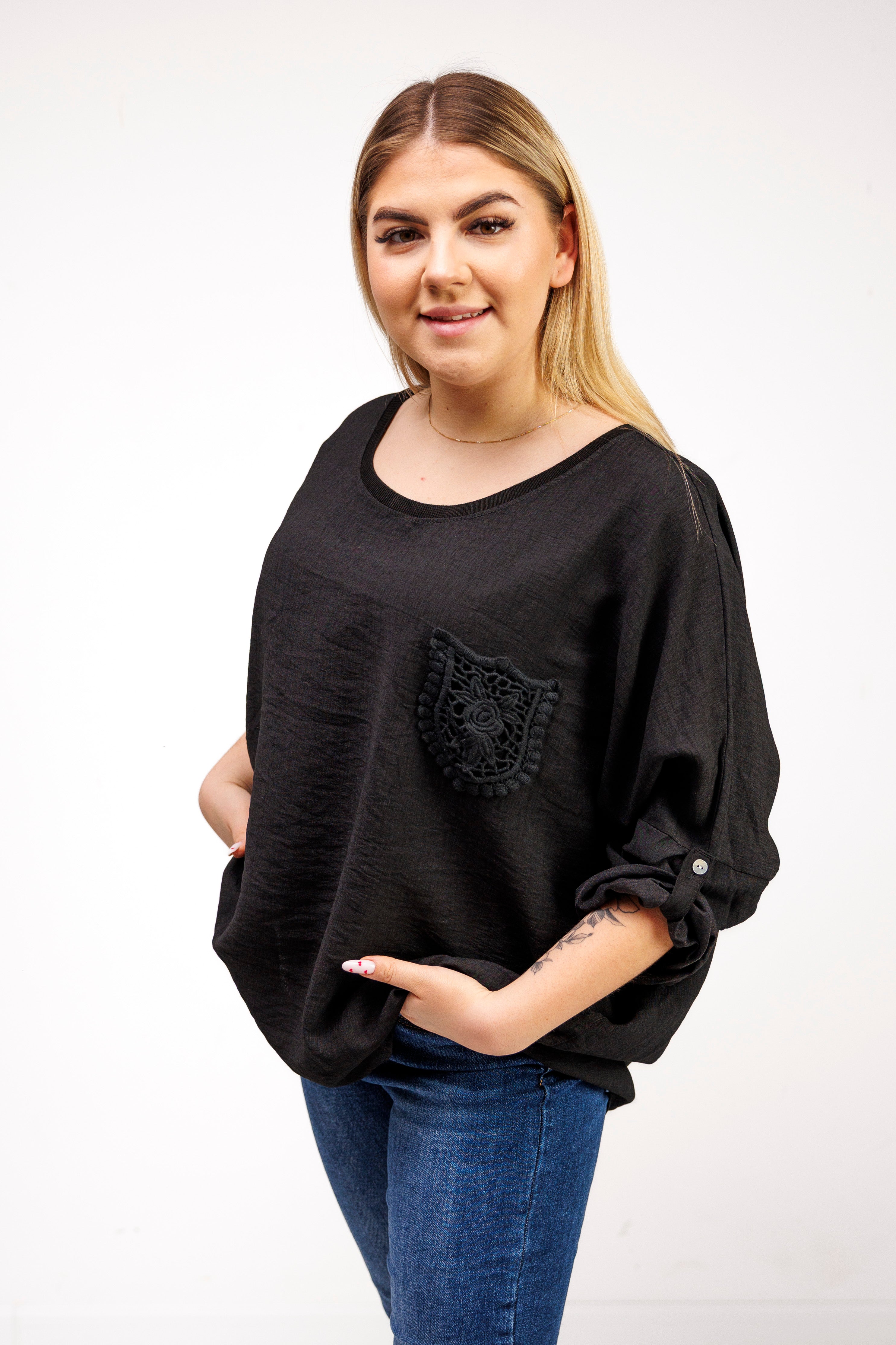 Bluzka z 100% wiskozy z ozdobną kieszonką Czarny