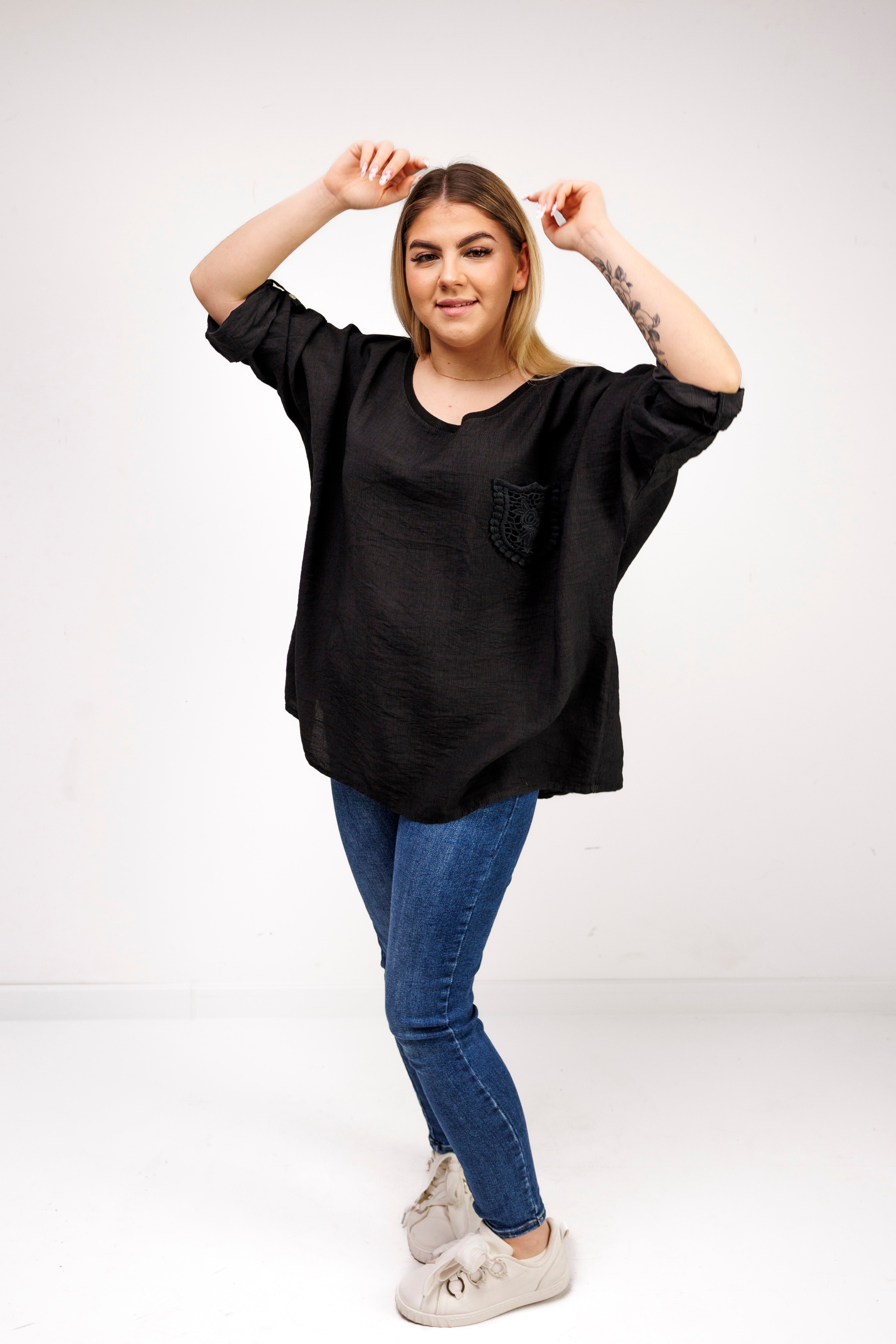 Bluzka z 100% wiskozy z ozdobną kieszonką Czarny